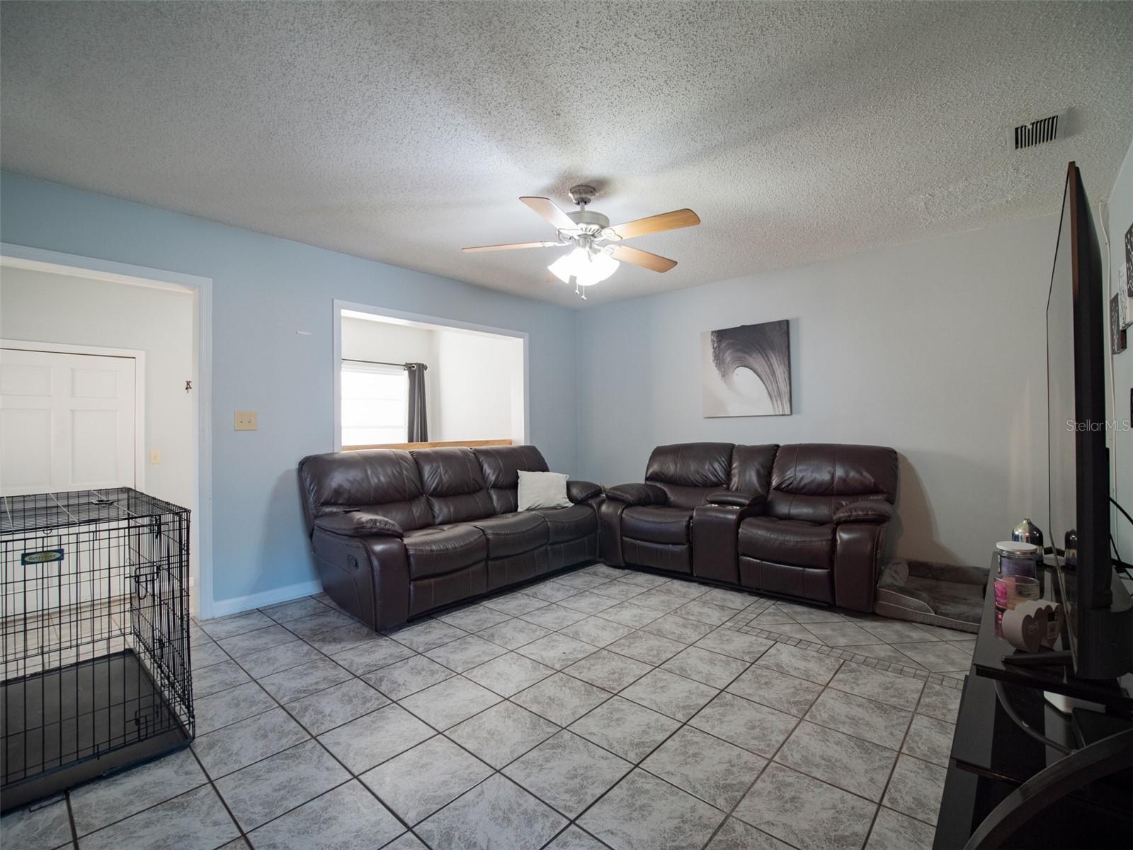Listing photo id 8 for 248 Fabian Way