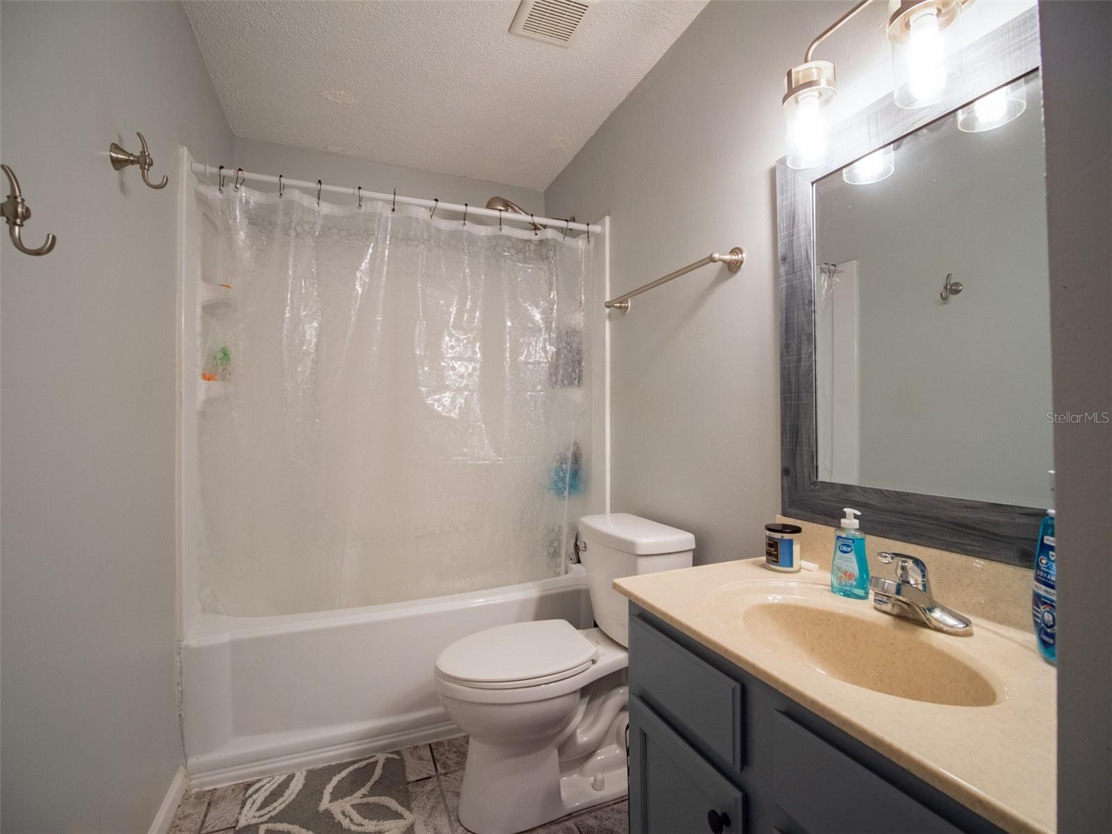 Listing photo id 9 for 248 Fabian Way