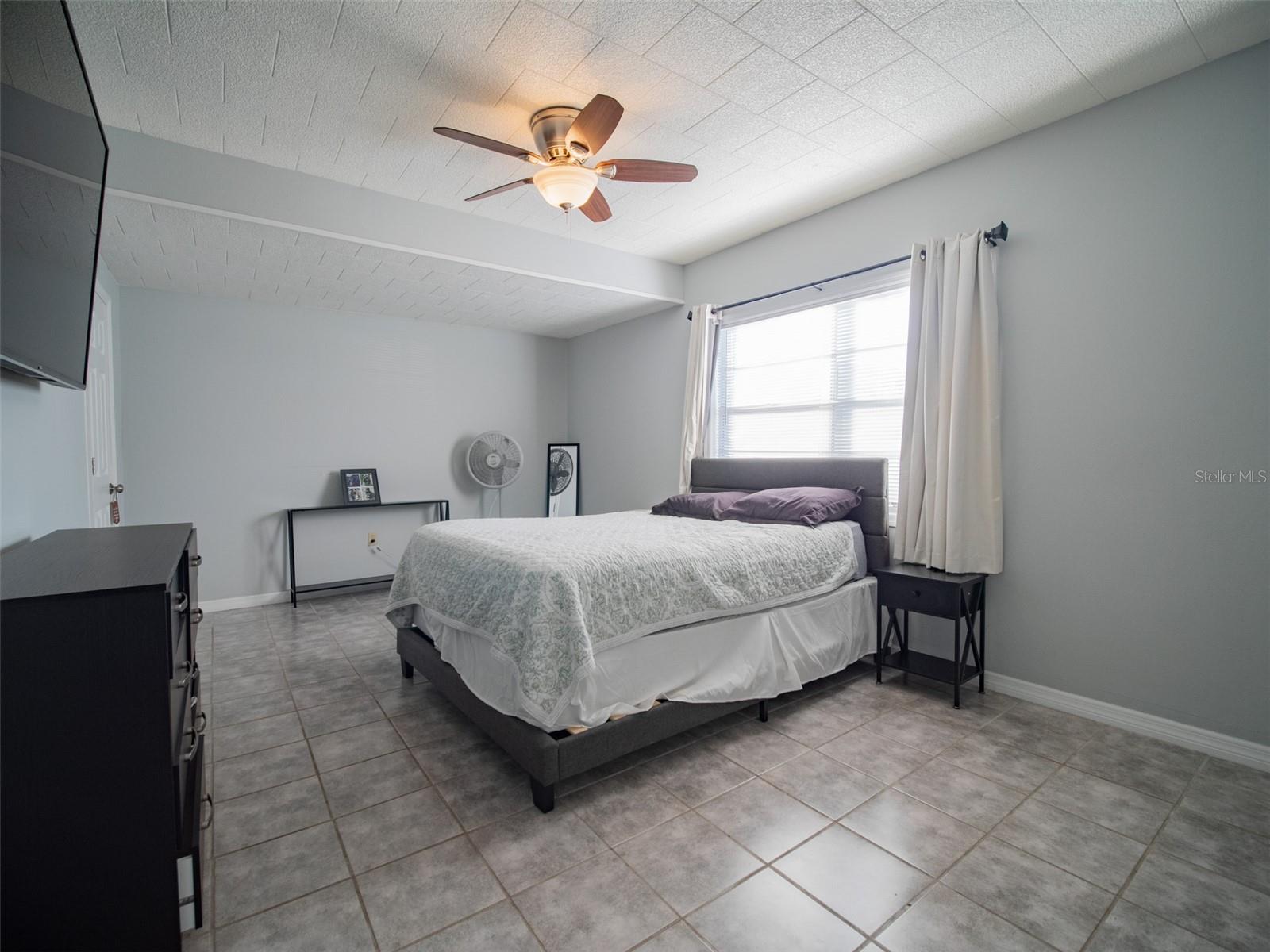 Listing photo id 14 for 248 Fabian Way