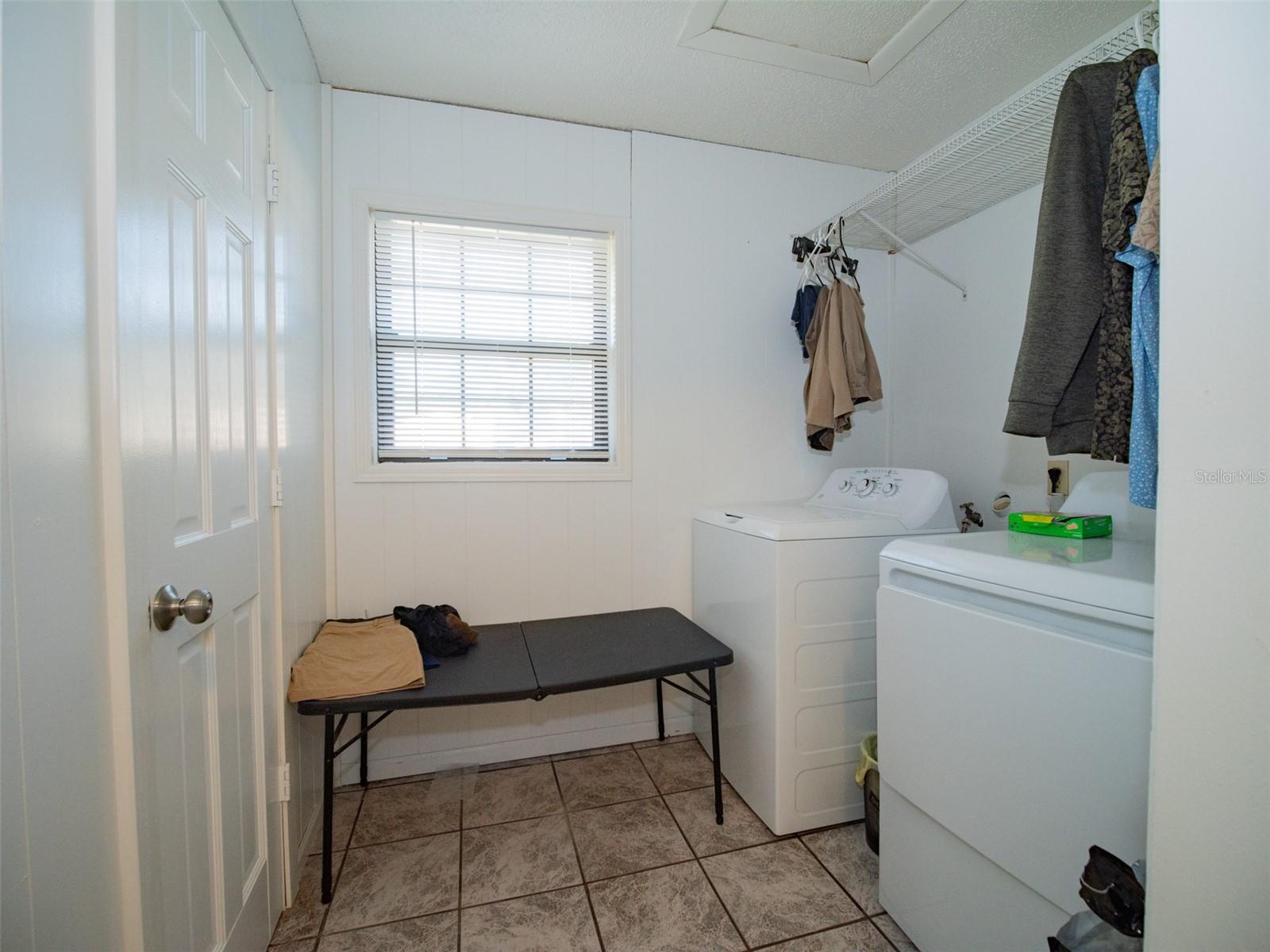 Listing photo id 15 for 248 Fabian Way