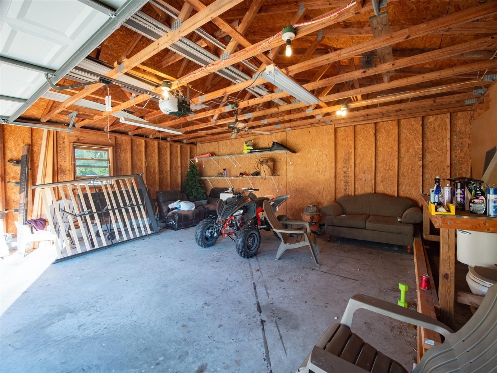 Listing photo id 17 for 248 Fabian Way