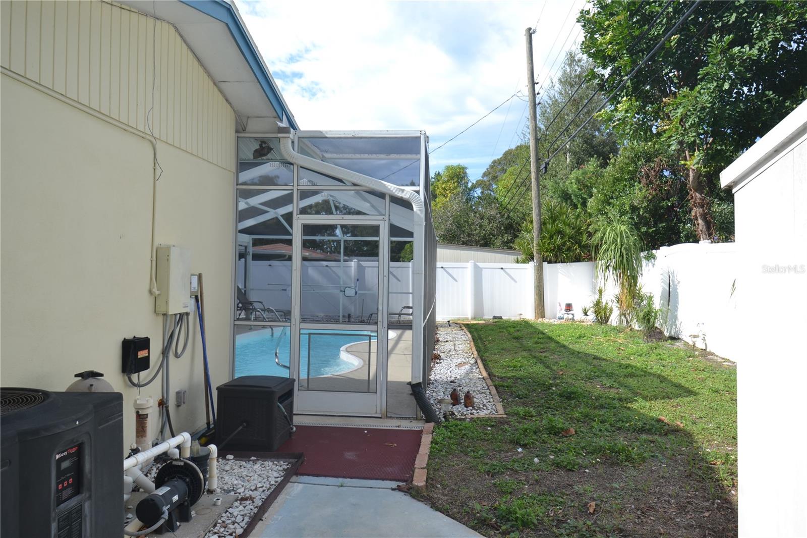 Image 32 of 48 For 1712 Suffolk Drive