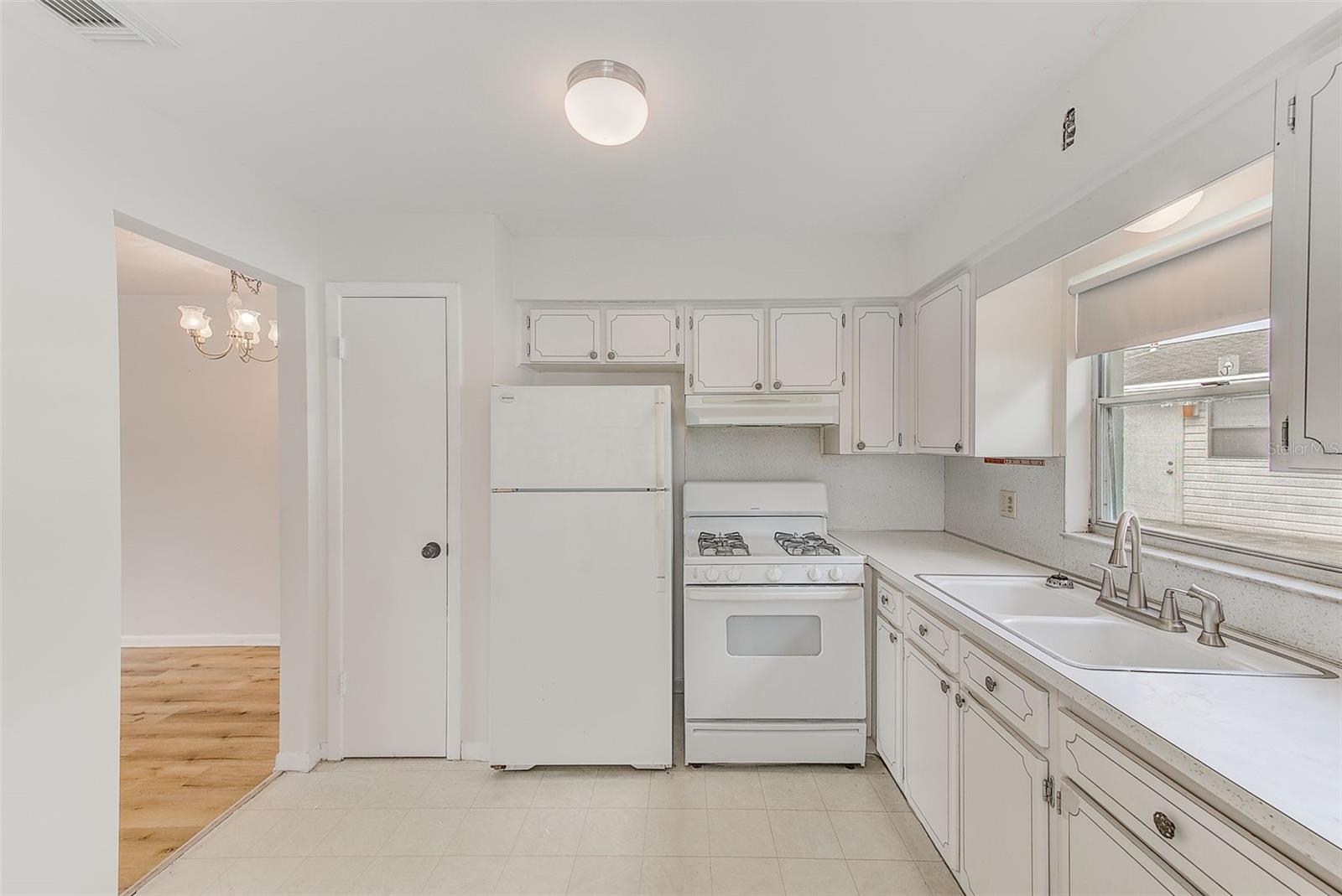 Image 10 of 32 For 4995 Trillium Court N