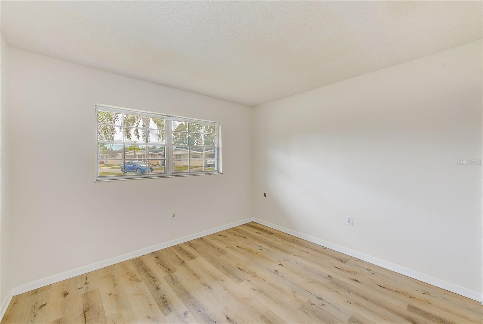 Image 15 of 32 For 4995 Trillium Court N