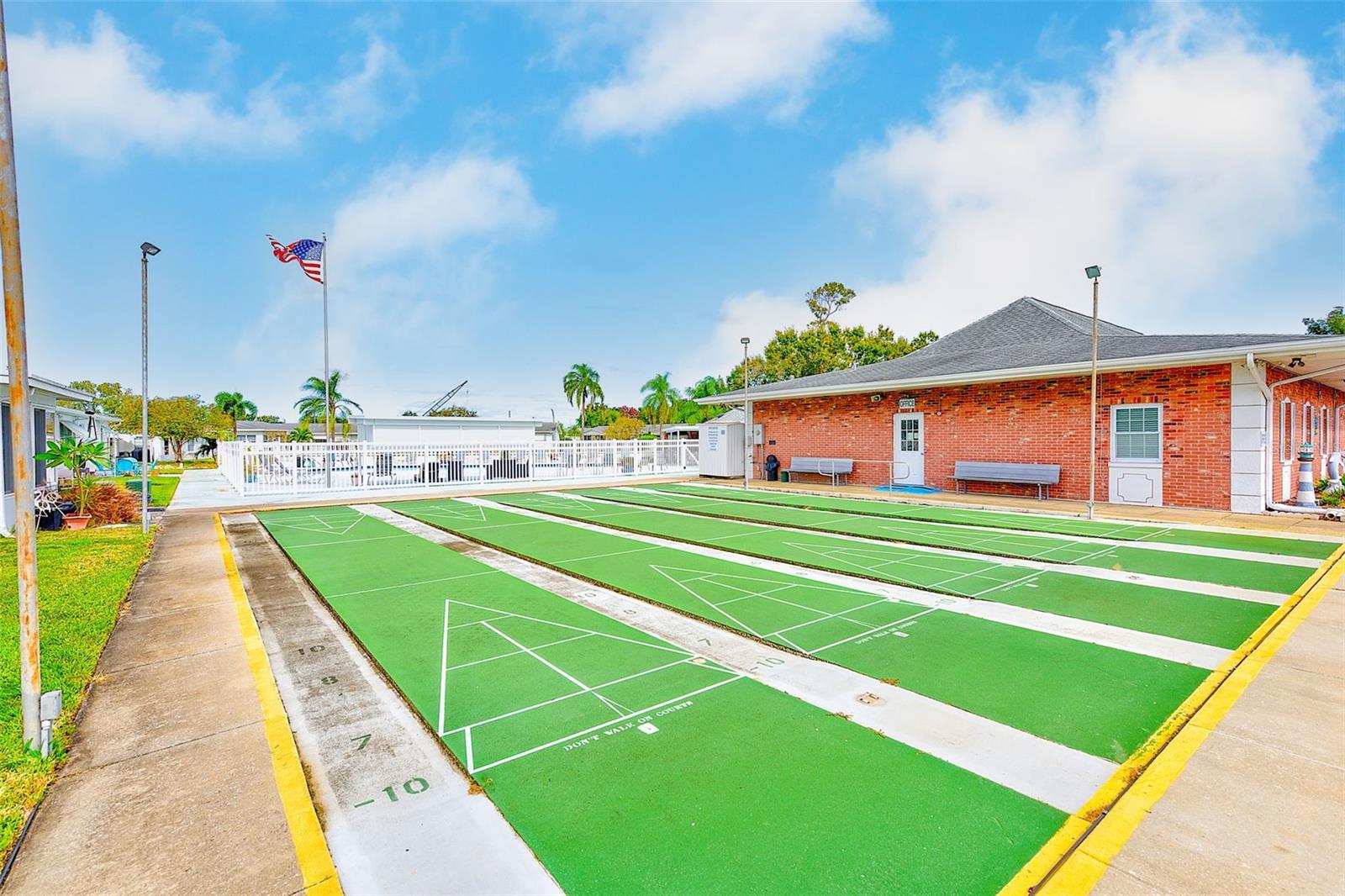 Image 28 of 32 For 4995 Trillium Court N