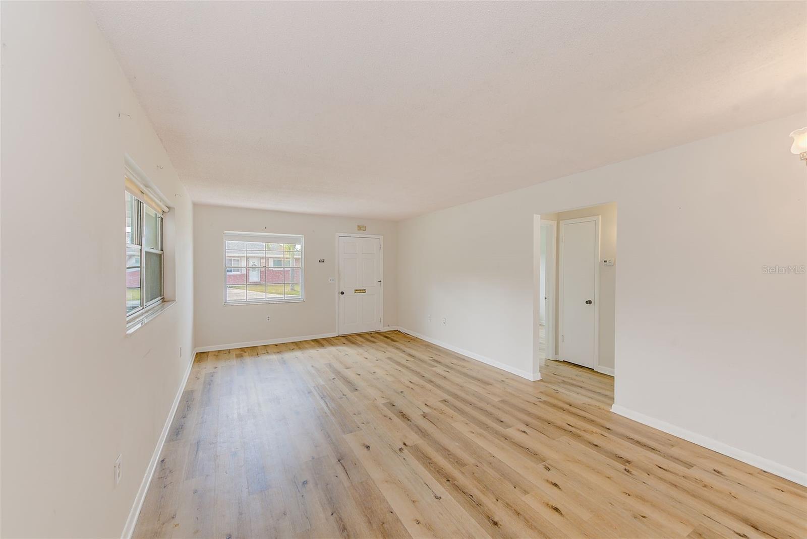 Image 7 of 32 For 4995 Trillium Court N