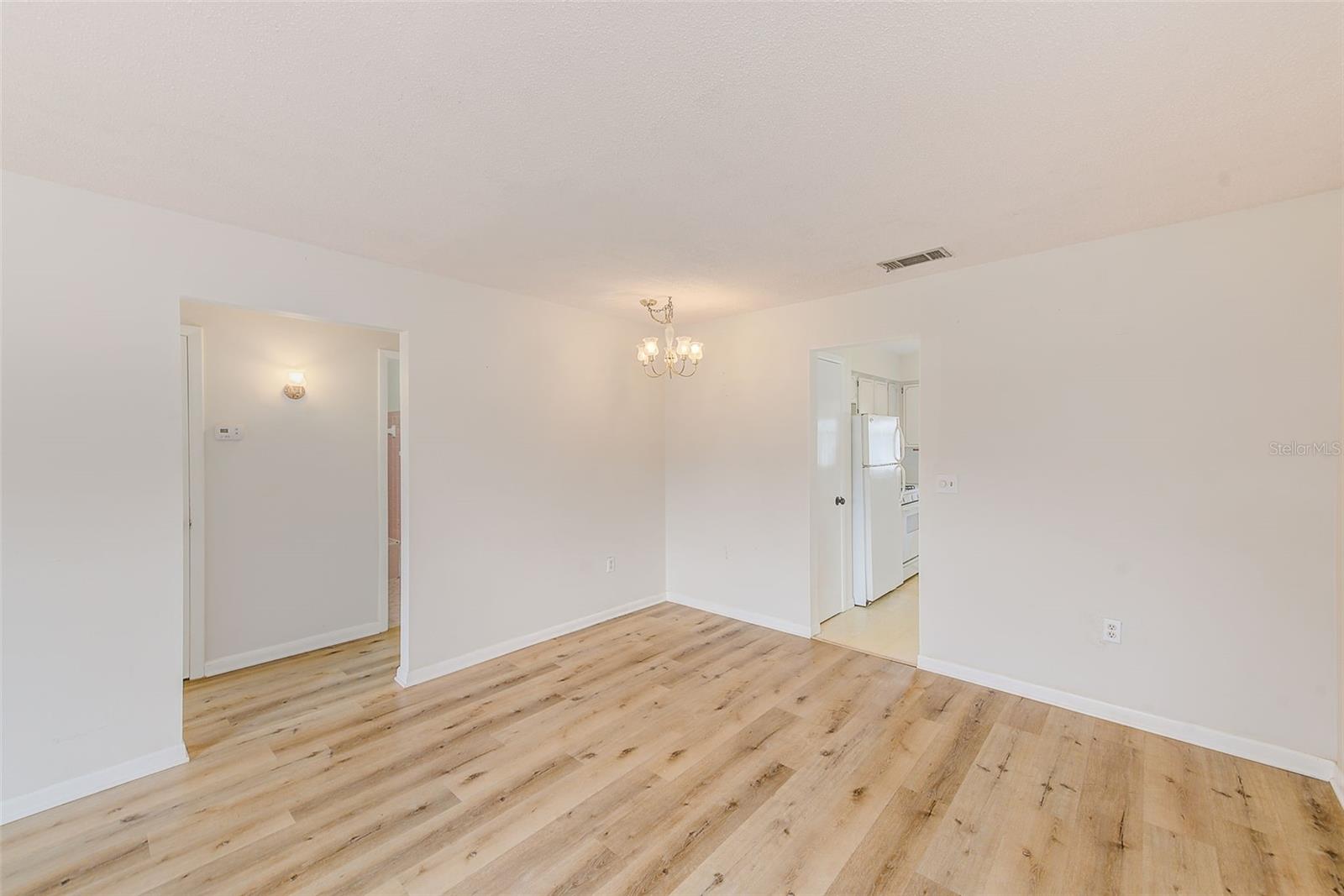 Image 8 of 32 For 4995 Trillium Court N