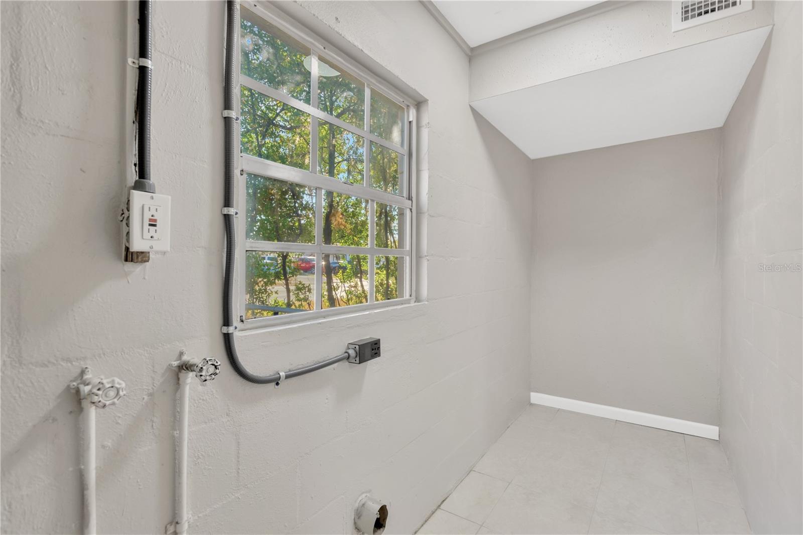 Image 16 of 27 For 10001 Ashley Street