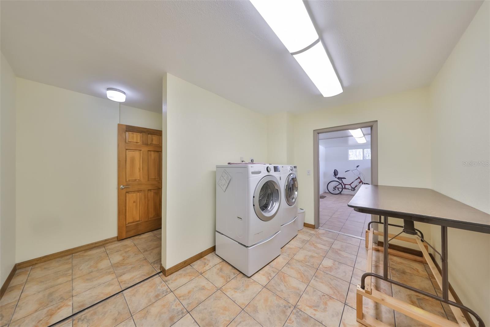 Image 33 of 52 For 1818 Danbury Drive