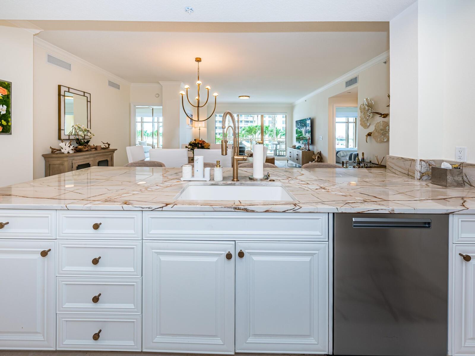 Image 13 of 18 For 11 Baymont Street 403