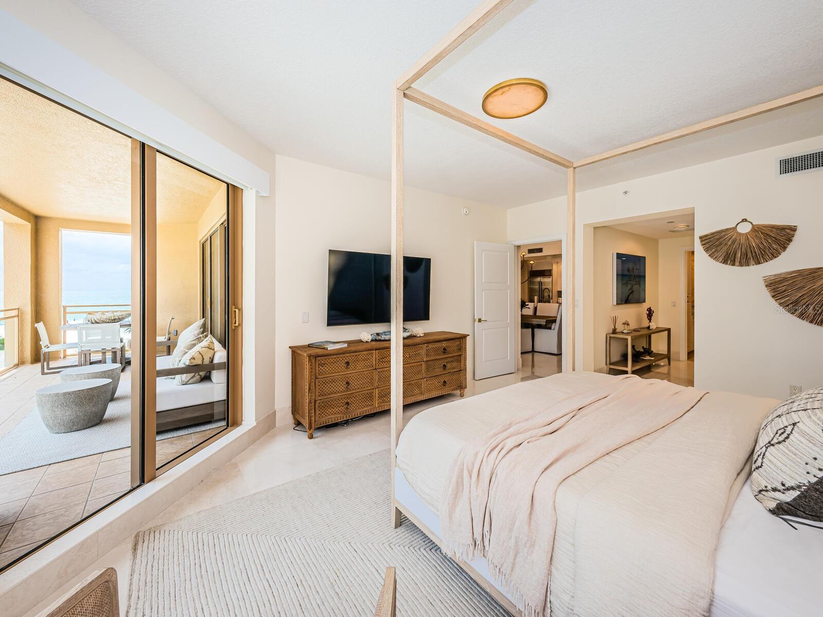 Image 14 of 18 For 11 Baymont Street 403