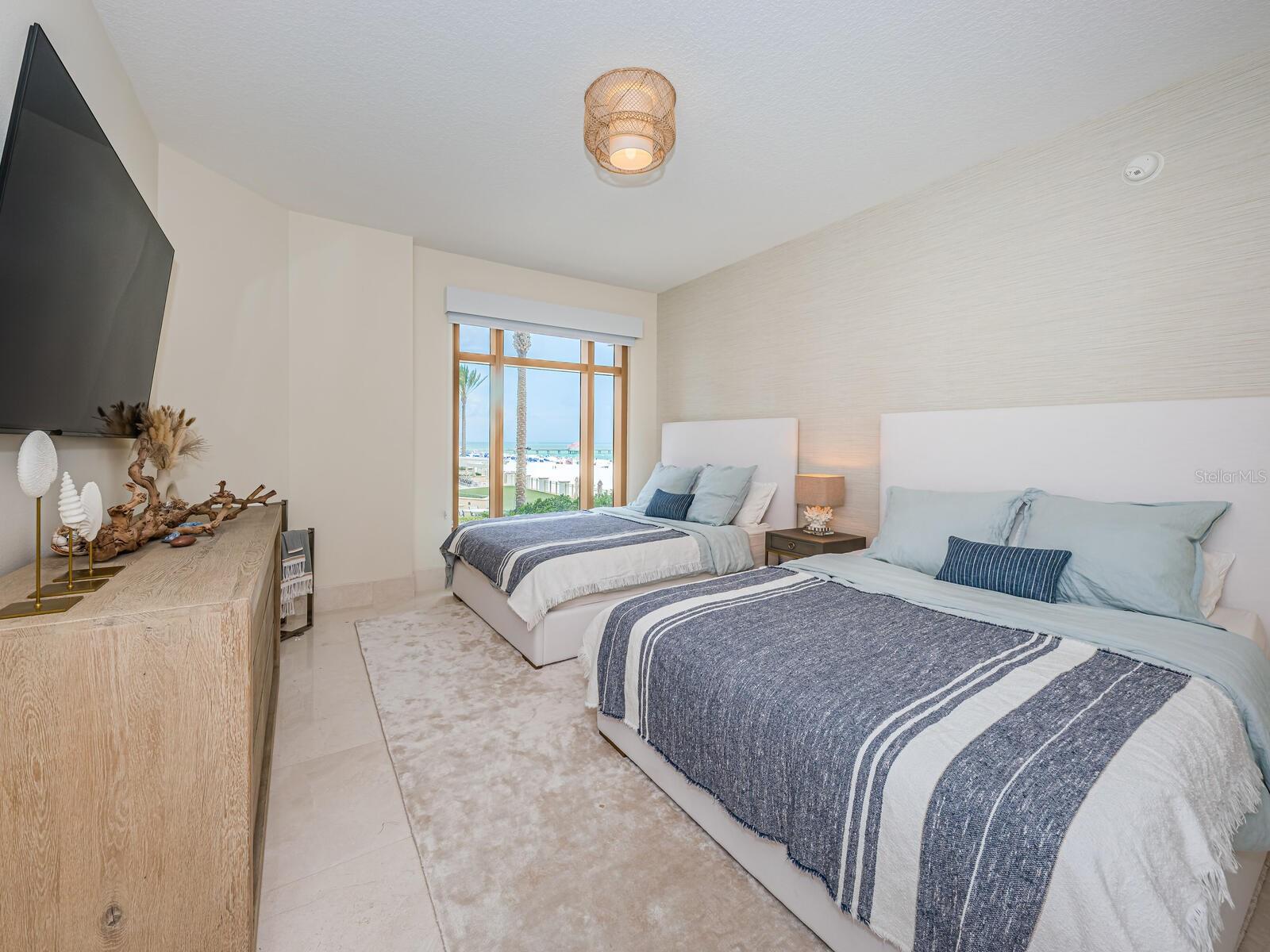 Image 16 of 18 For 11 Baymont Street 403