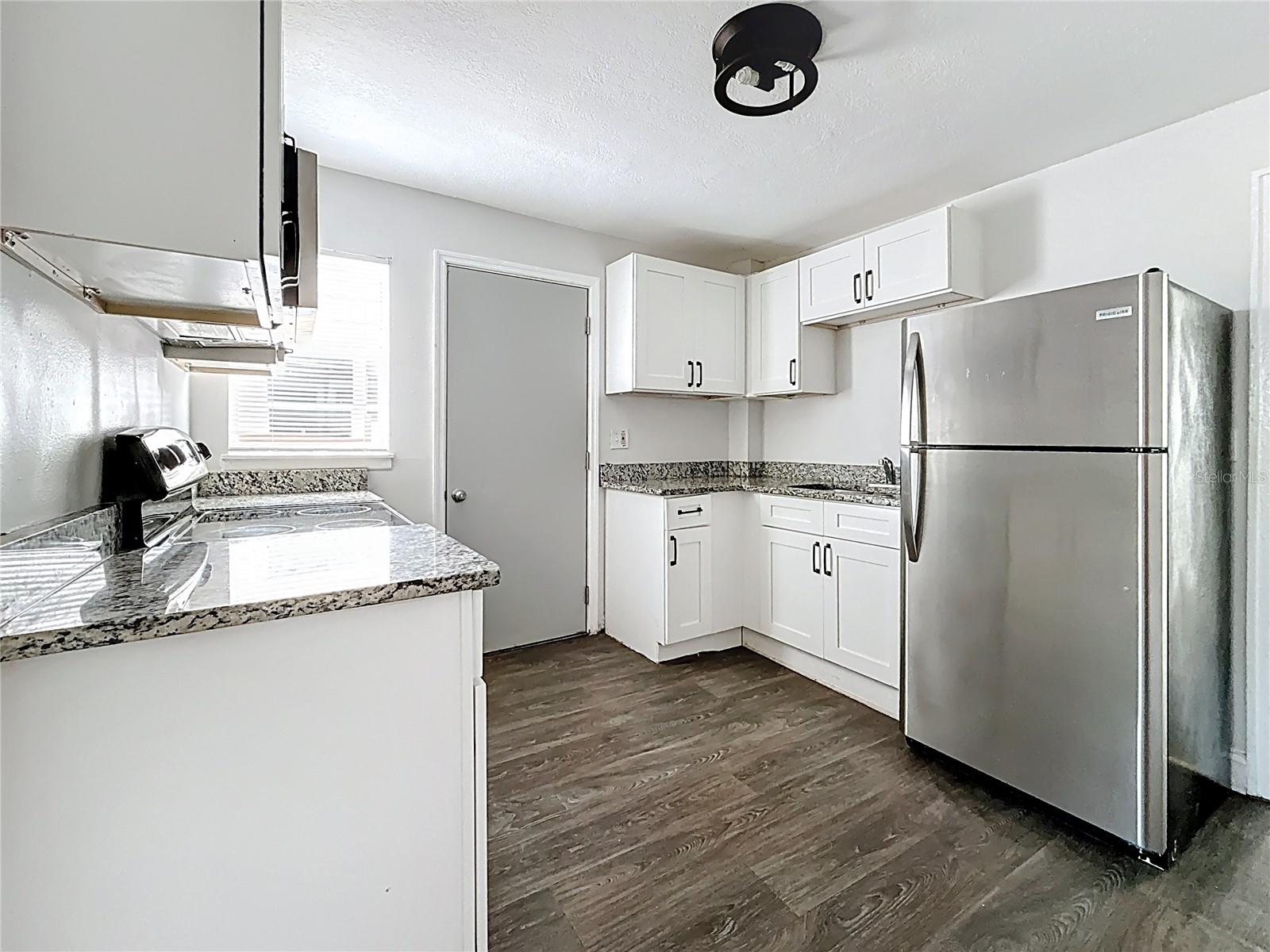 Image 10 of 26 For 618 17th Avenue S W