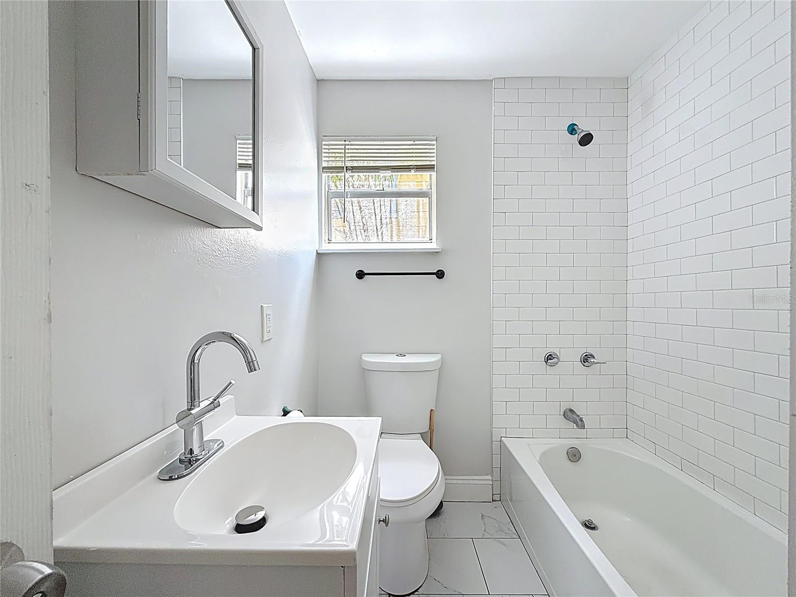 Image 24 of 26 For 618 17th Avenue S W