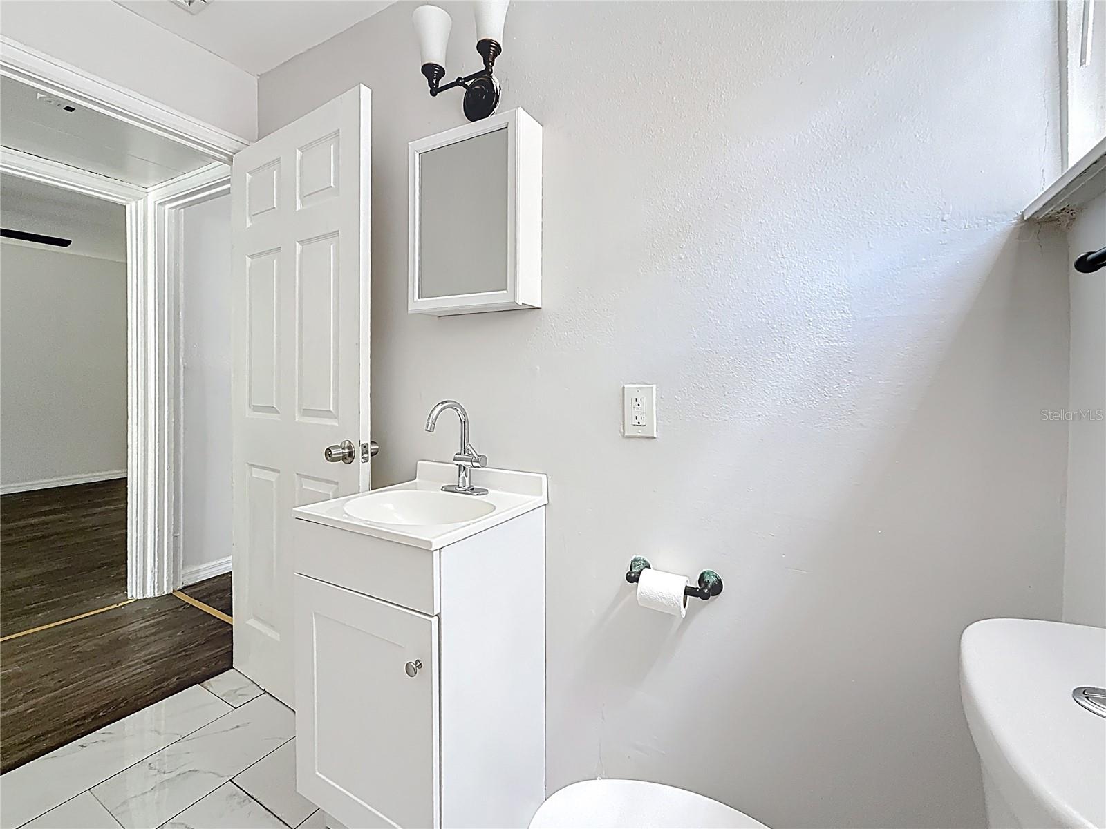 Image 26 of 26 For 618 17th Avenue S W