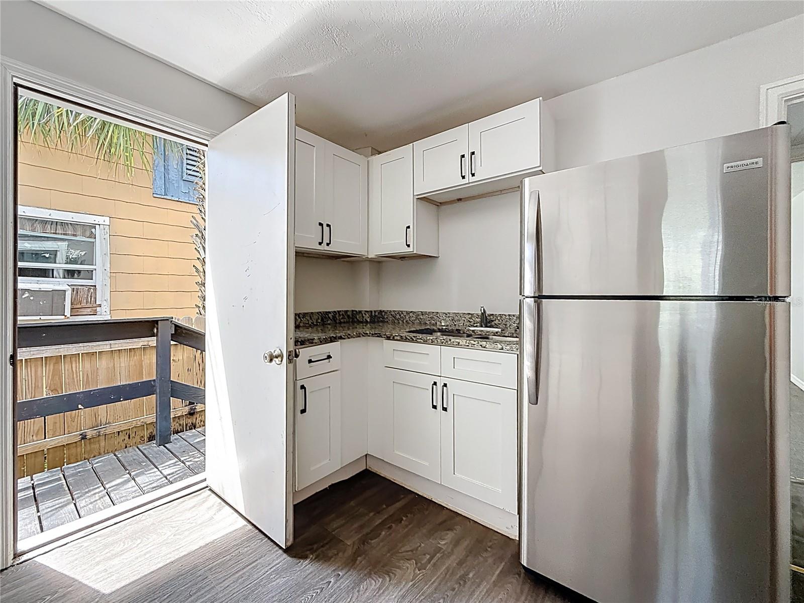 Image 9 of 26 For 618 17th Avenue S W