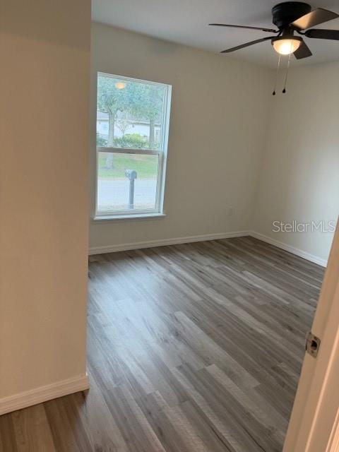 Listing photo id 13 for 902 Alsobrook Street