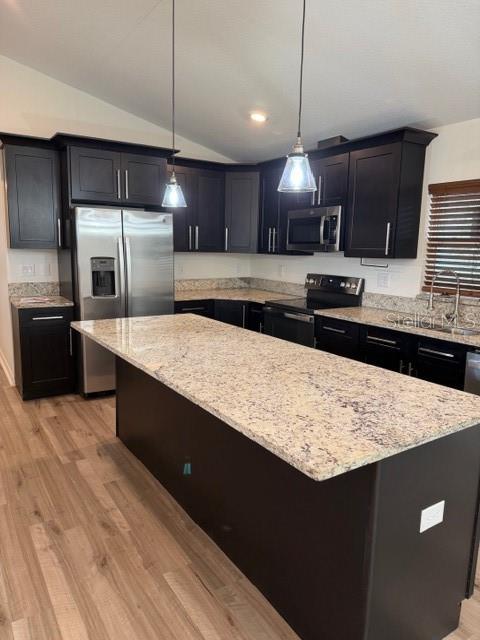 Listing photo id 3 for 902 Alsobrook Street