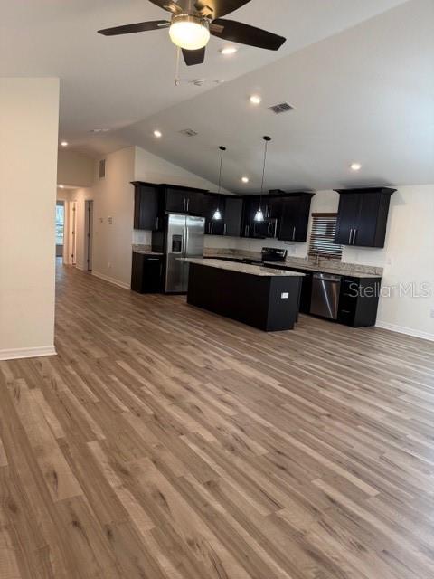 Listing photo id 4 for 902 Alsobrook Street