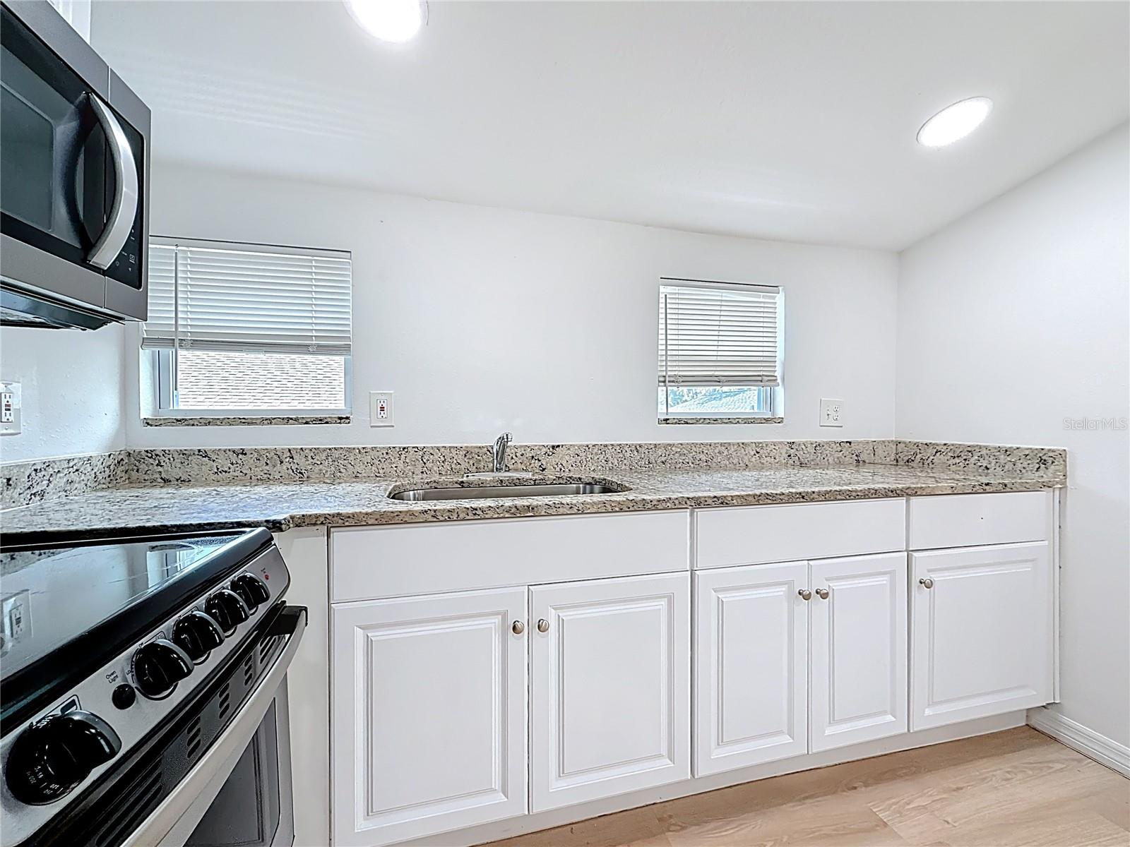 Image 16 of 23 For 618 17th Avenue S N