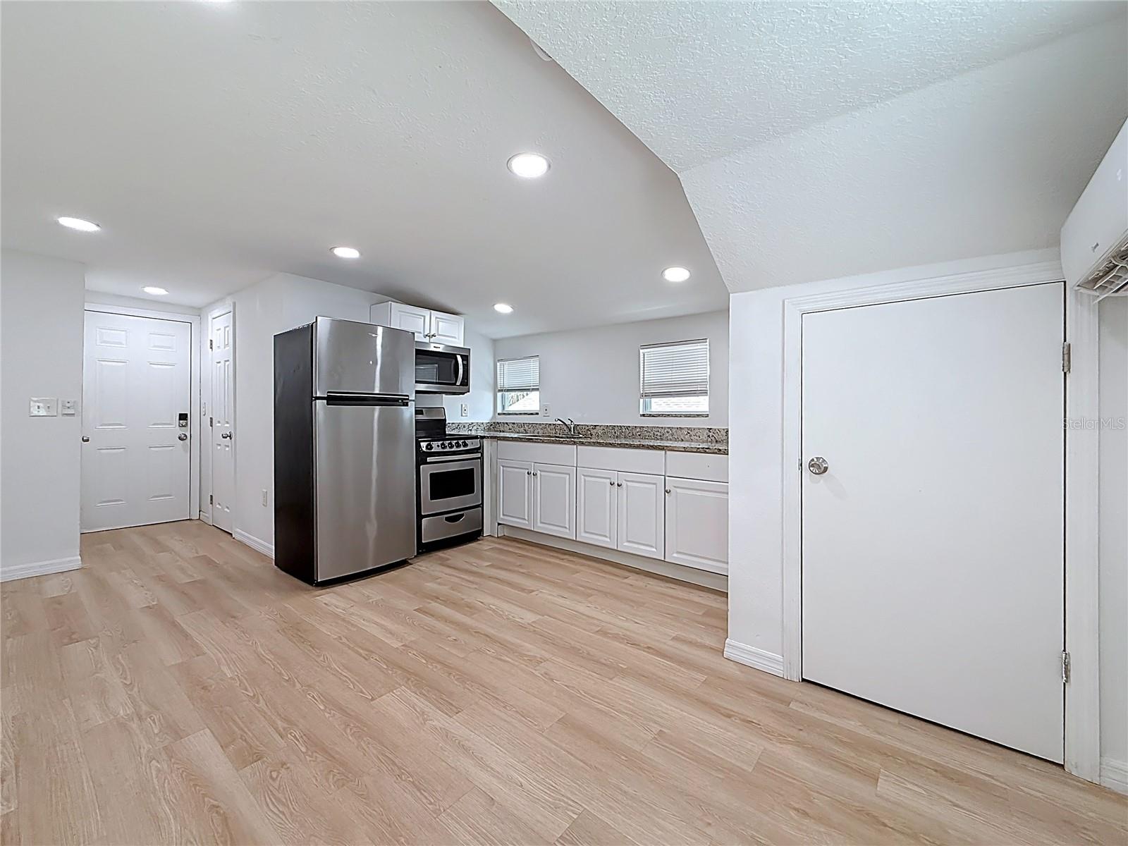 Image 8 of 23 For 618 17th Avenue S N