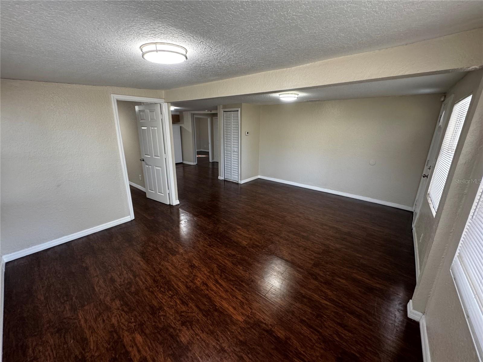 Listing photo id 1 for 4704 Seward Street