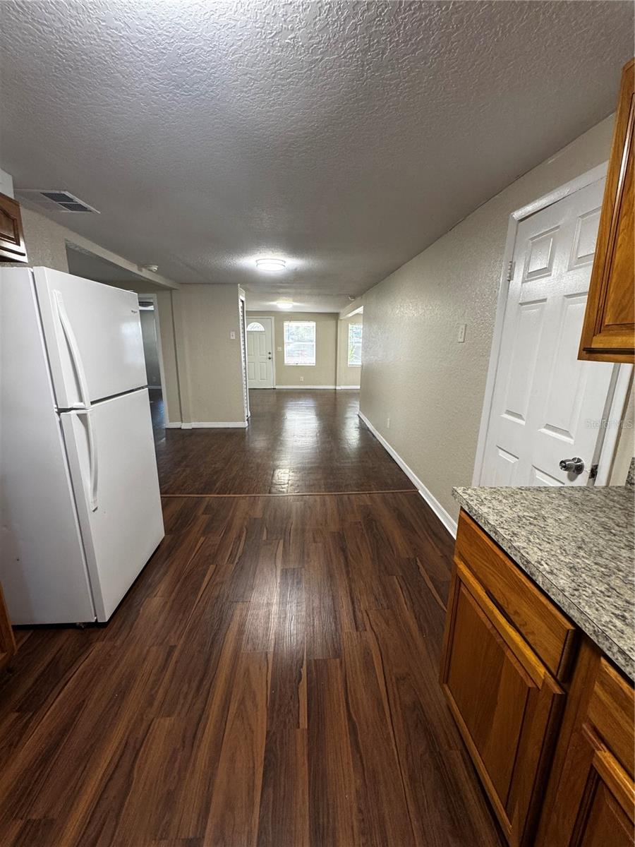 Listing photo id 2 for 4704 Seward Street