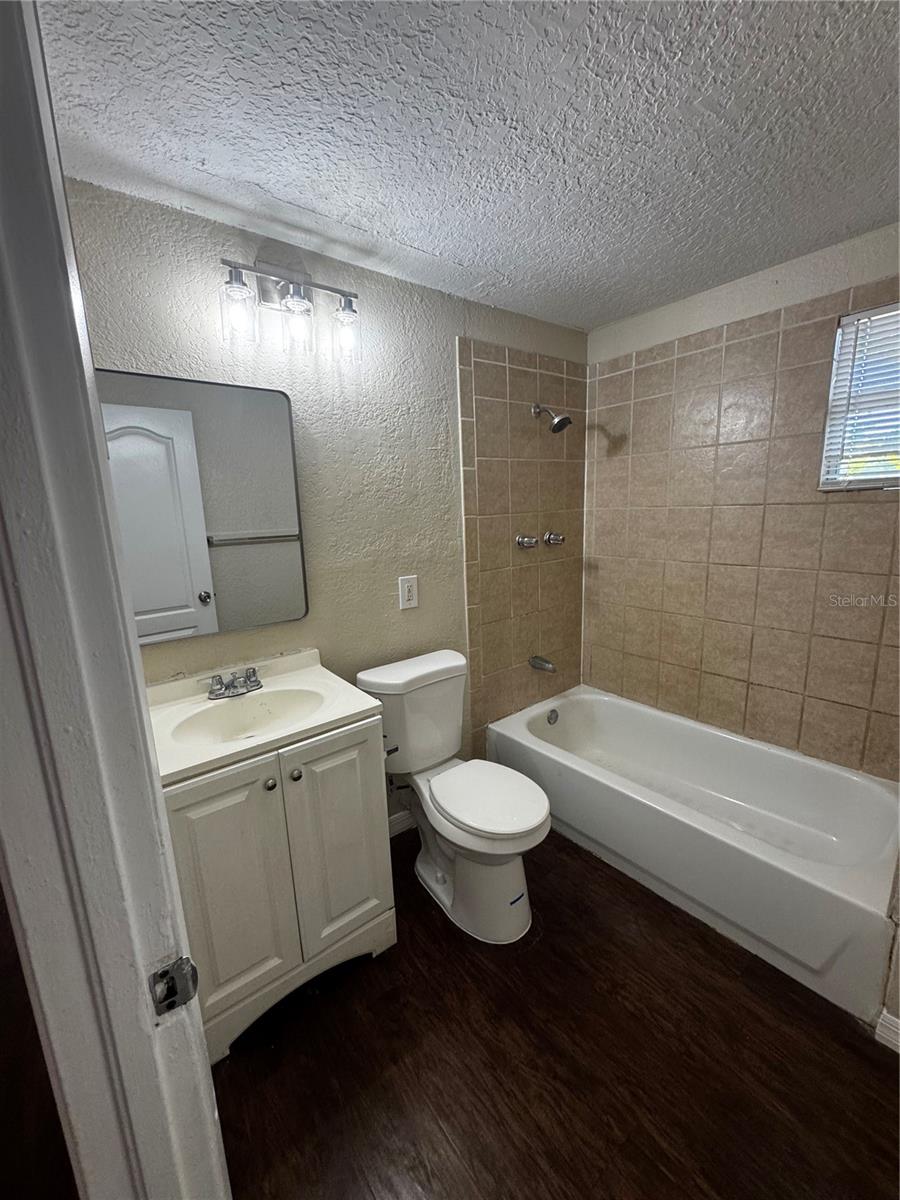 Listing photo id 5 for 4704 Seward Street