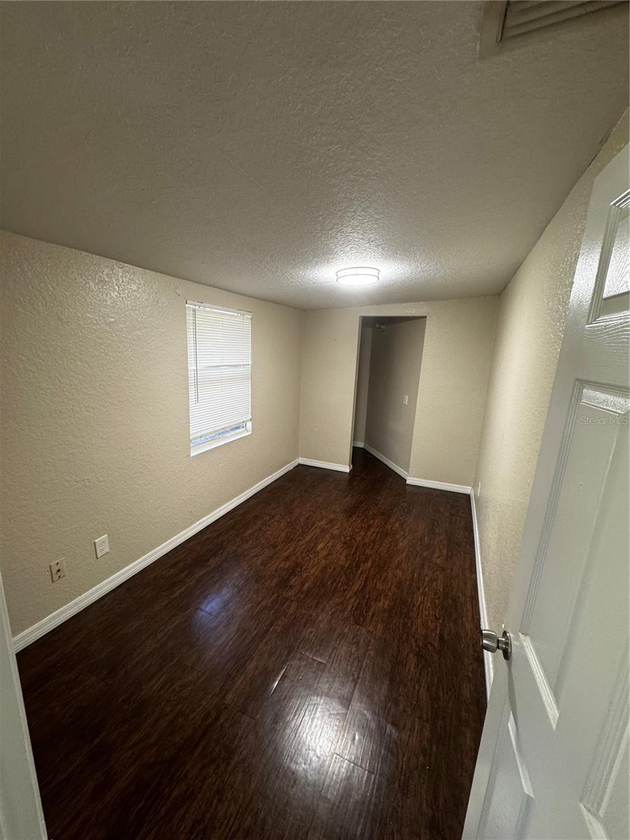 Listing photo id 6 for 4704 Seward Street