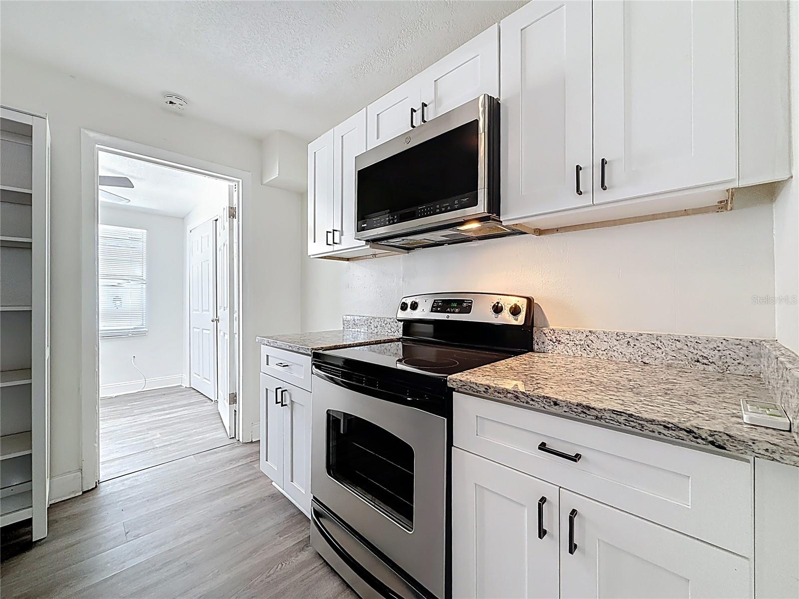 Image 14 of 28 For 618 17th Avenue S E