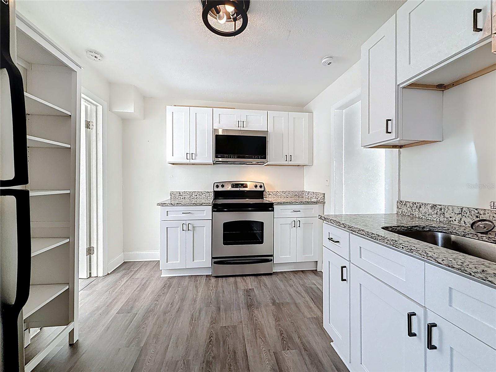 Image 16 of 28 For 618 17th Avenue S E