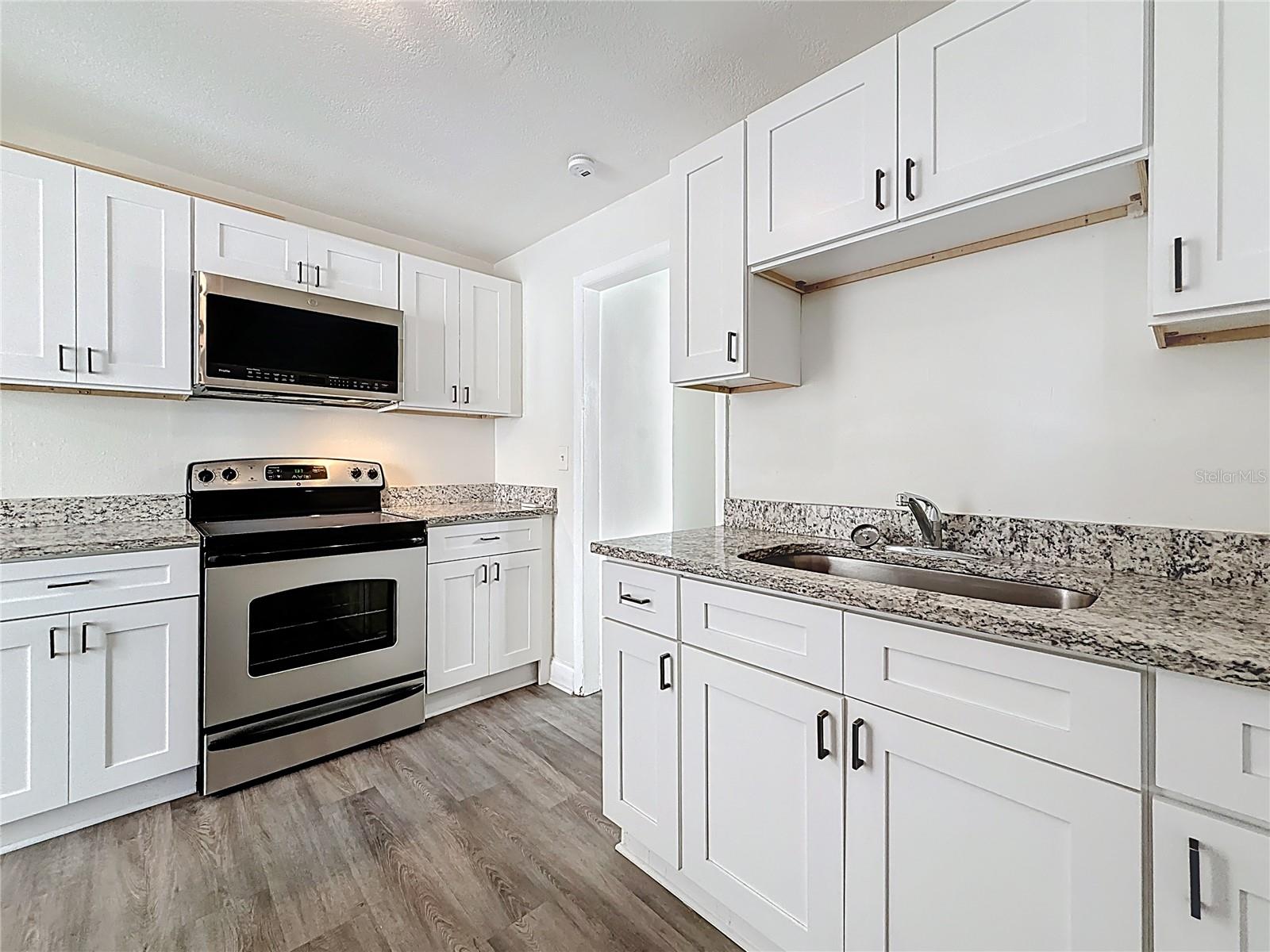 Image 17 of 28 For 618 17th Avenue S E