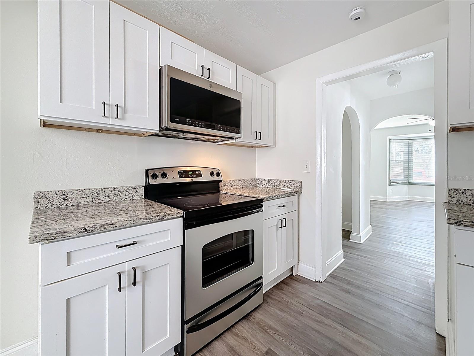 Image 18 of 28 For 618 17th Avenue S E