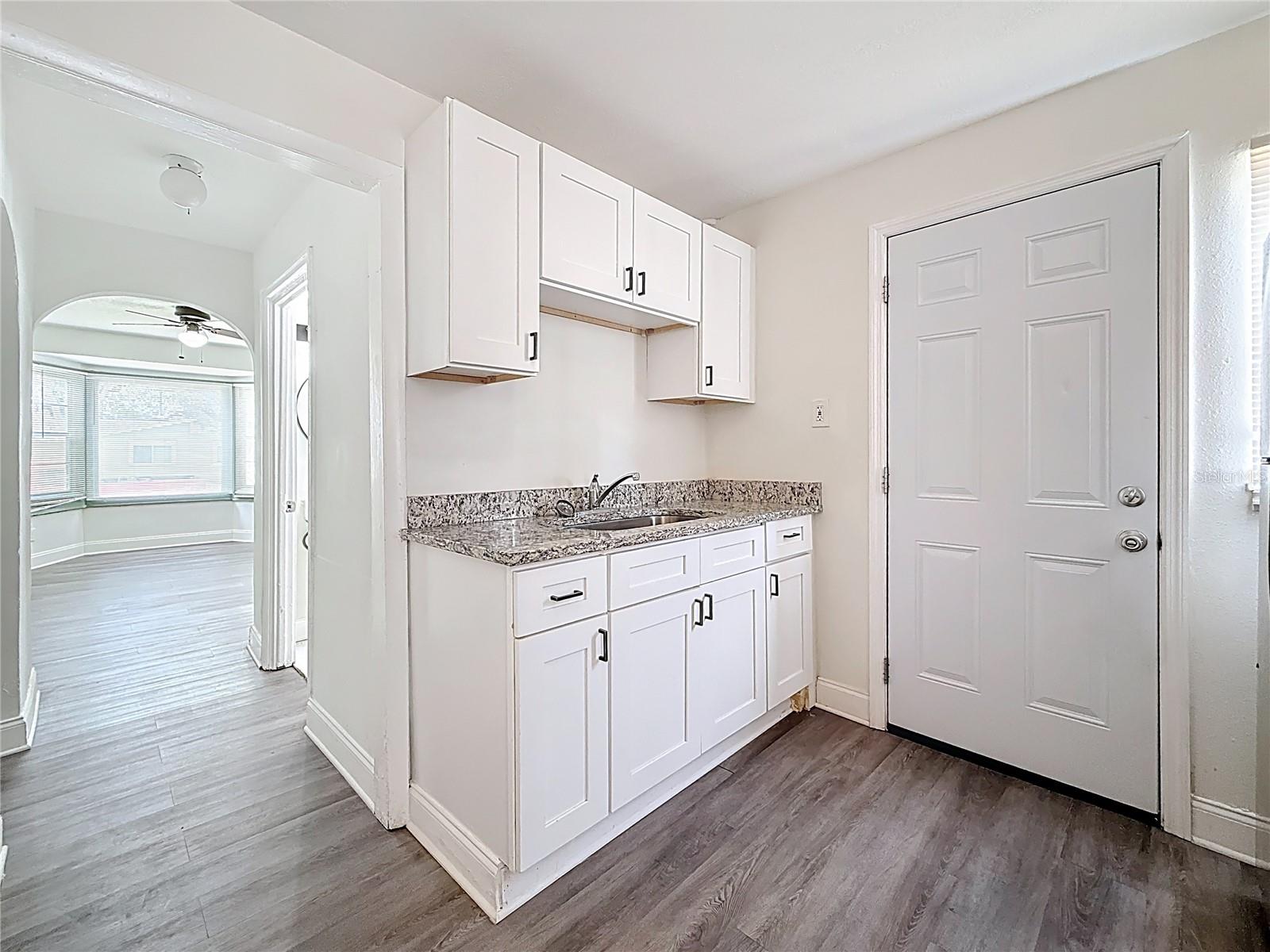 Image 19 of 28 For 618 17th Avenue S E