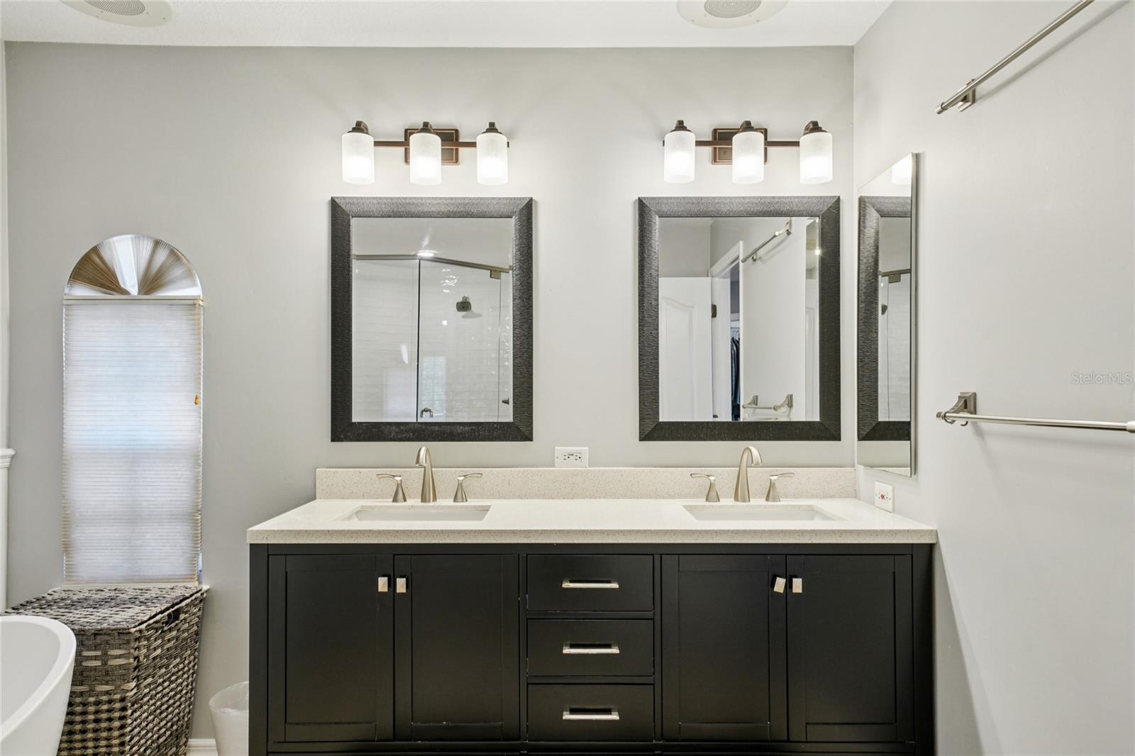 Image 44 of 77 For 3303 Lawn Avenue