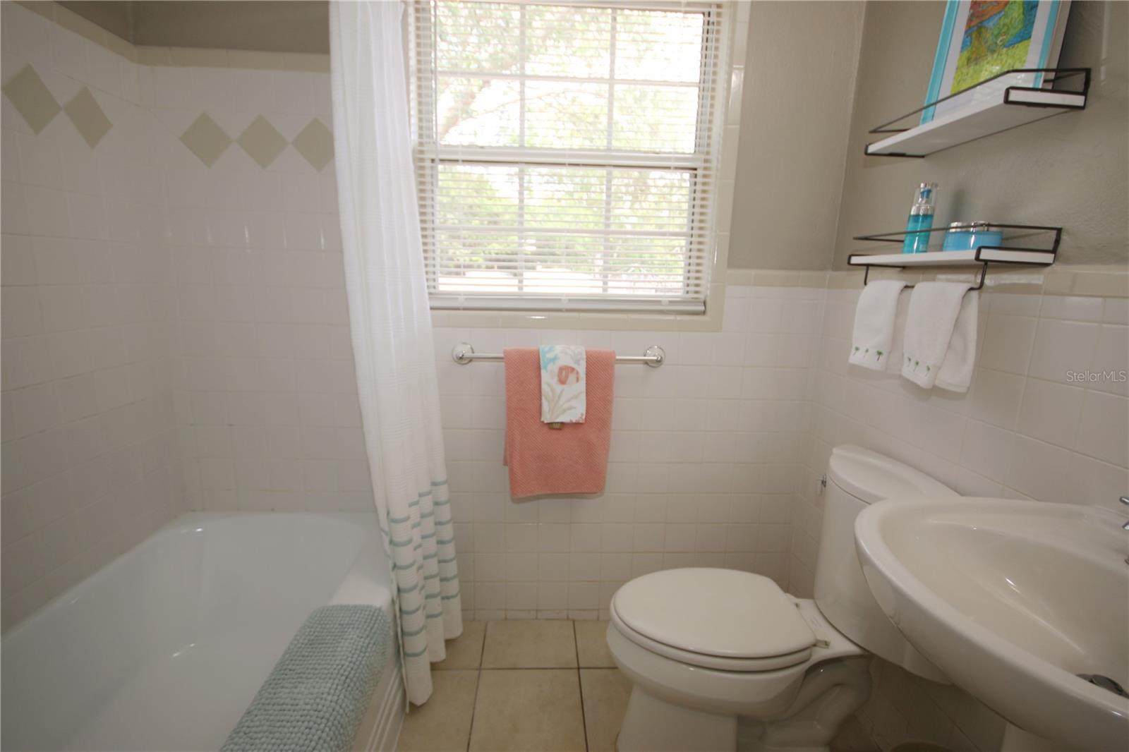 Image 8 of 19 For 1415 Hamlet Avenue