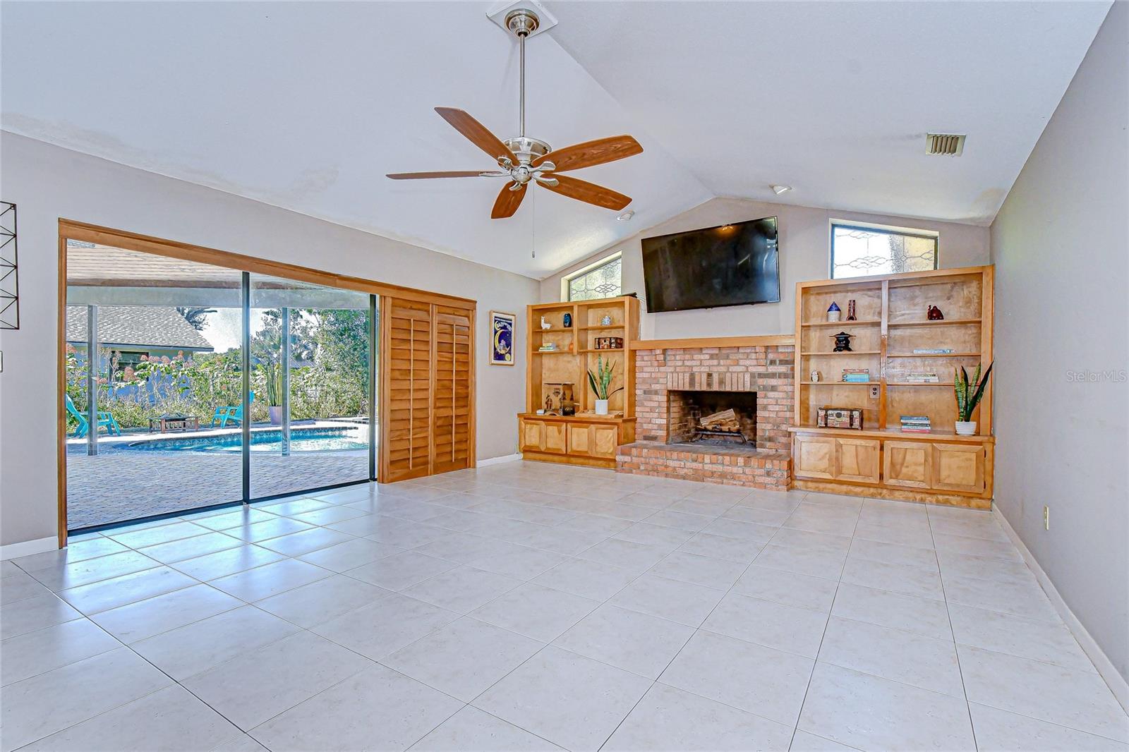 Image 16 of 37 For 3816 Buckingham Loop Drive