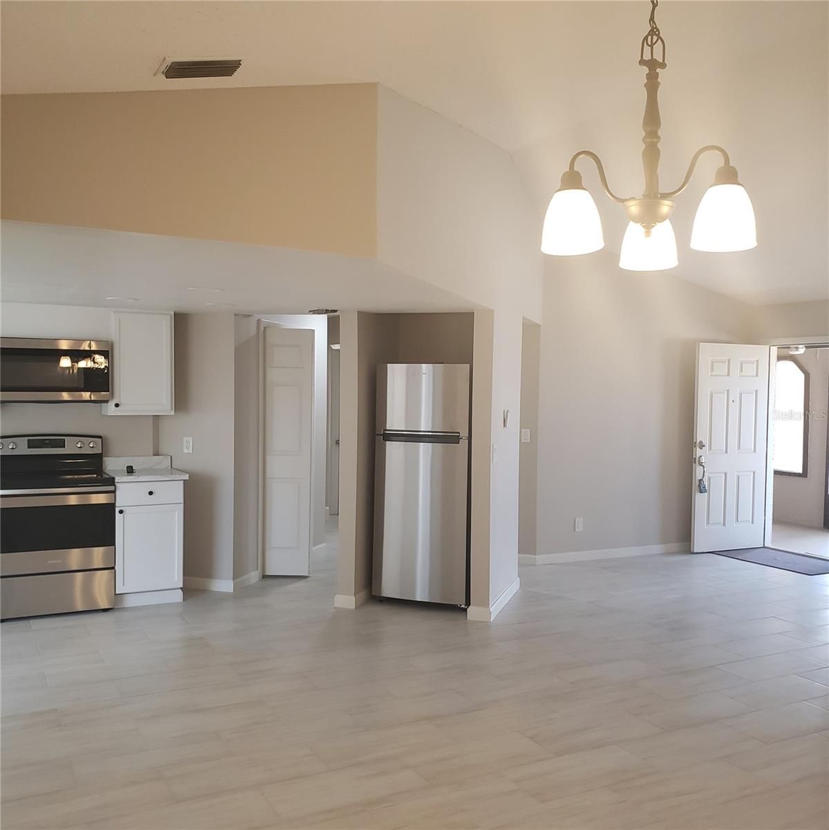 Image 5 of 20 For 13131 Lawrence Street