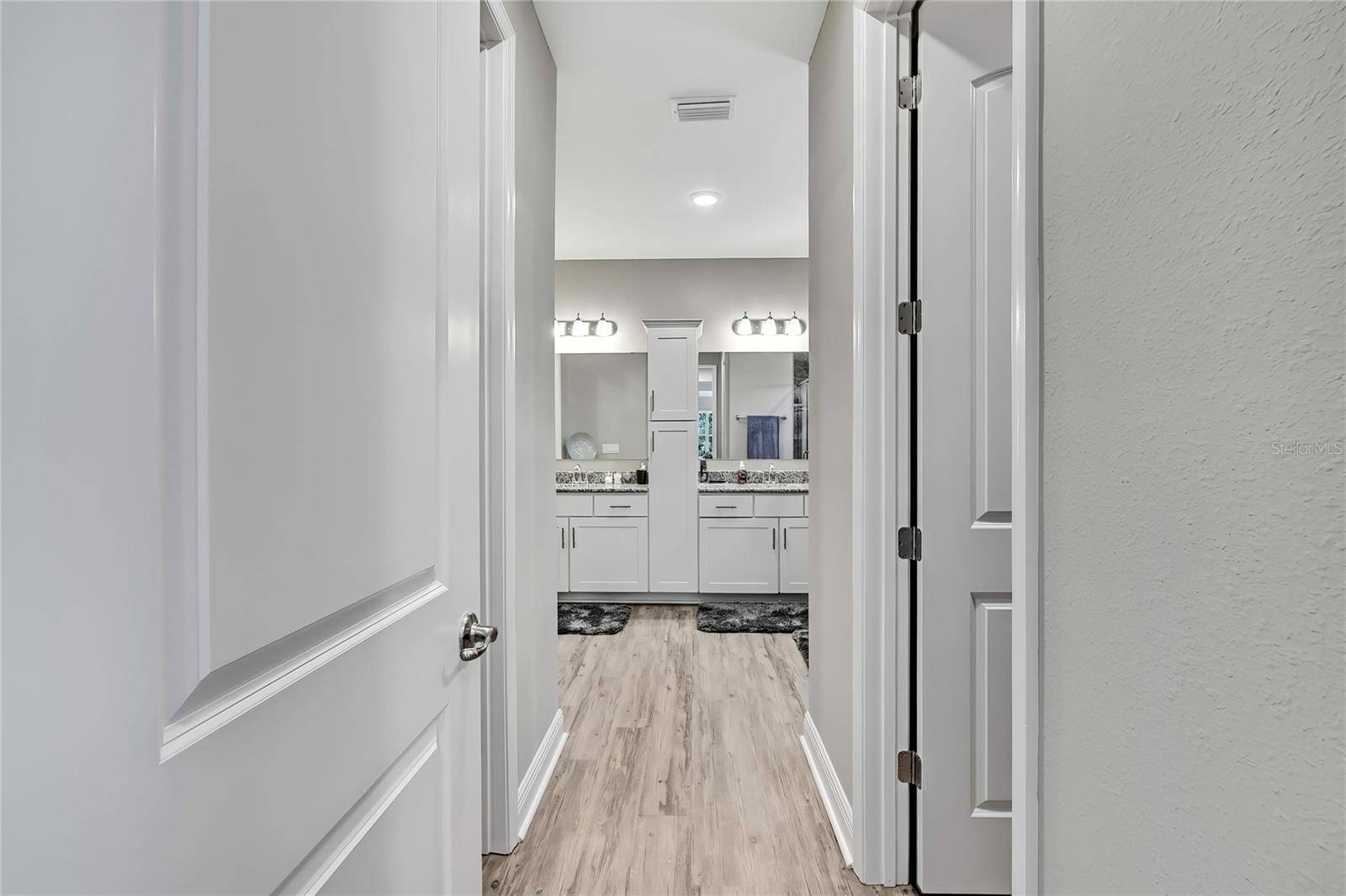 Image 27 of 46 For 9504 Earthwind Court