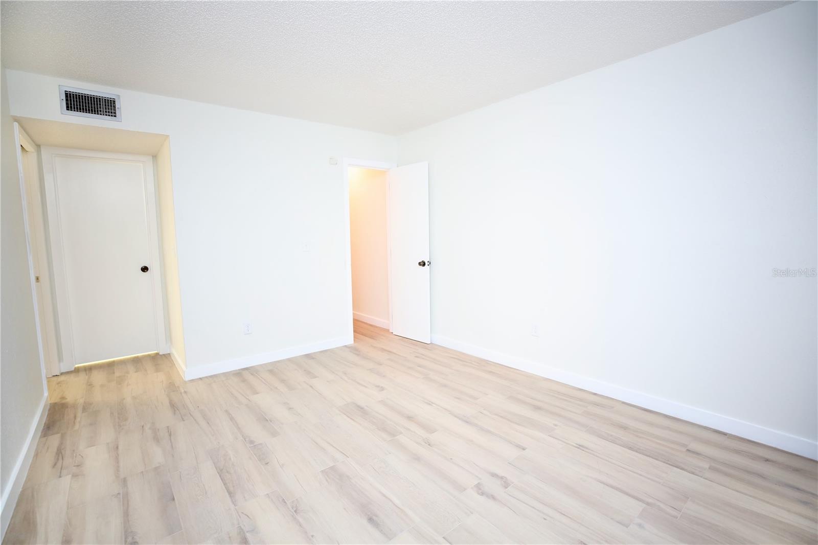 Image 15 of 38 For 11702 Raintree Village Boulevard B