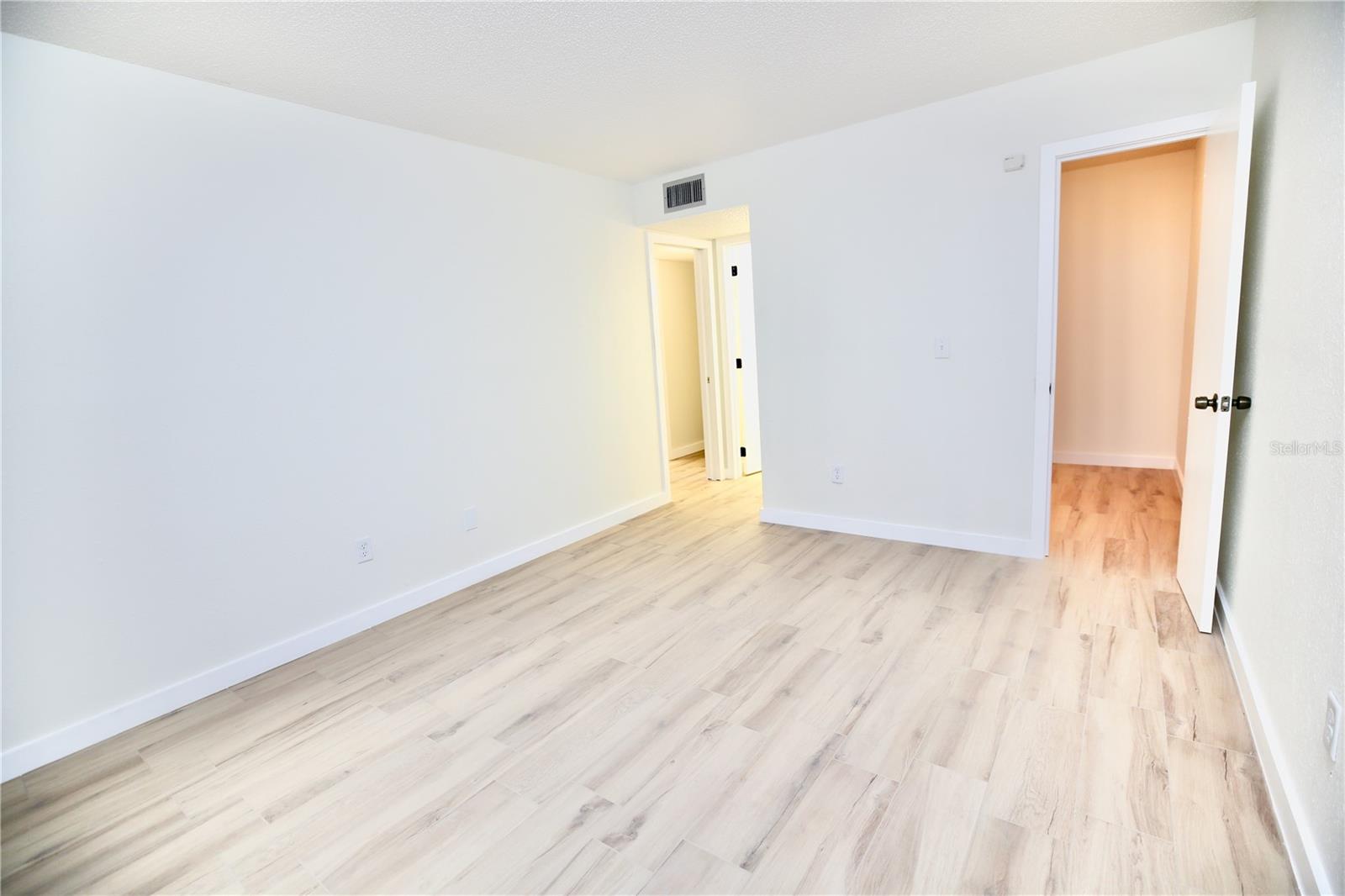 Image 17 of 38 For 11702 Raintree Village Boulevard B