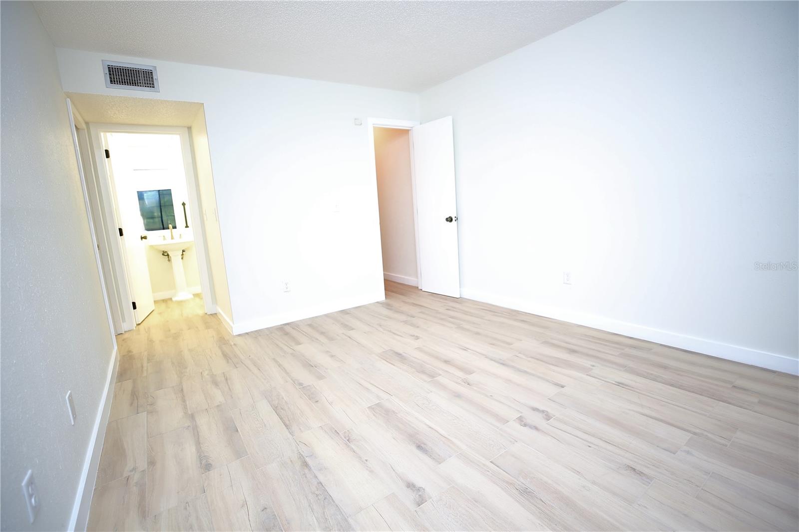 Image 18 of 38 For 11702 Raintree Village Boulevard B