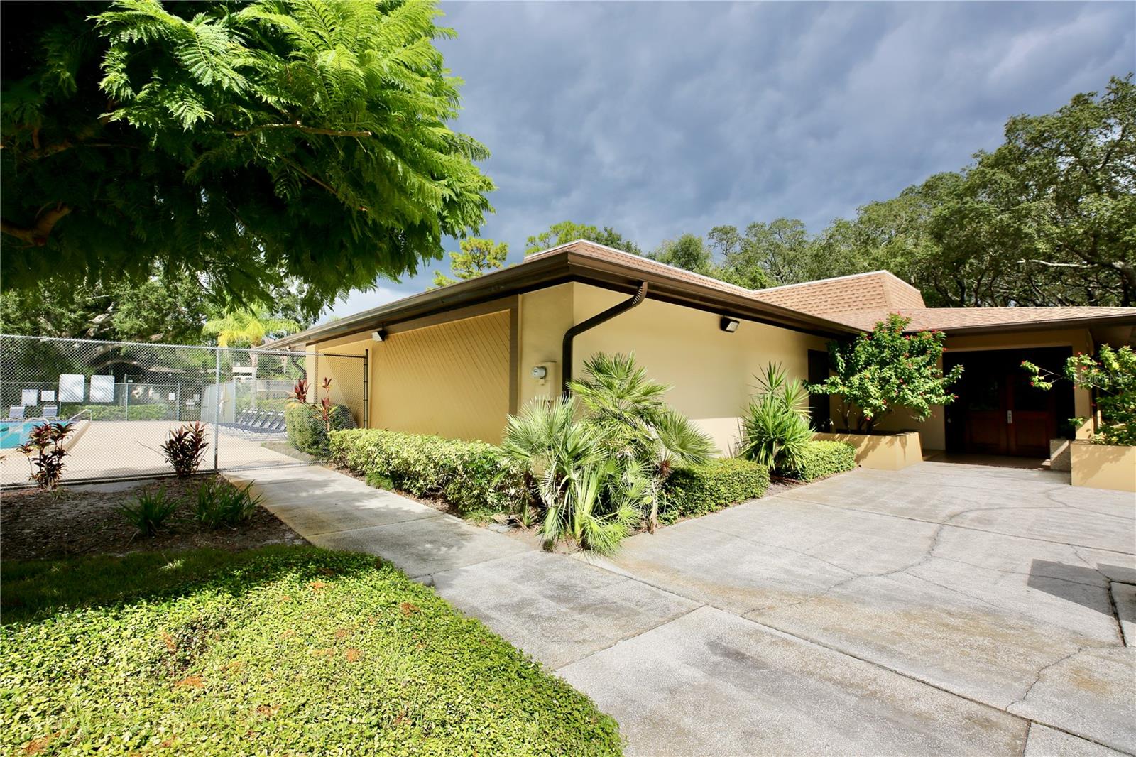 Image 28 of 38 For 11702 Raintree Village Boulevard B