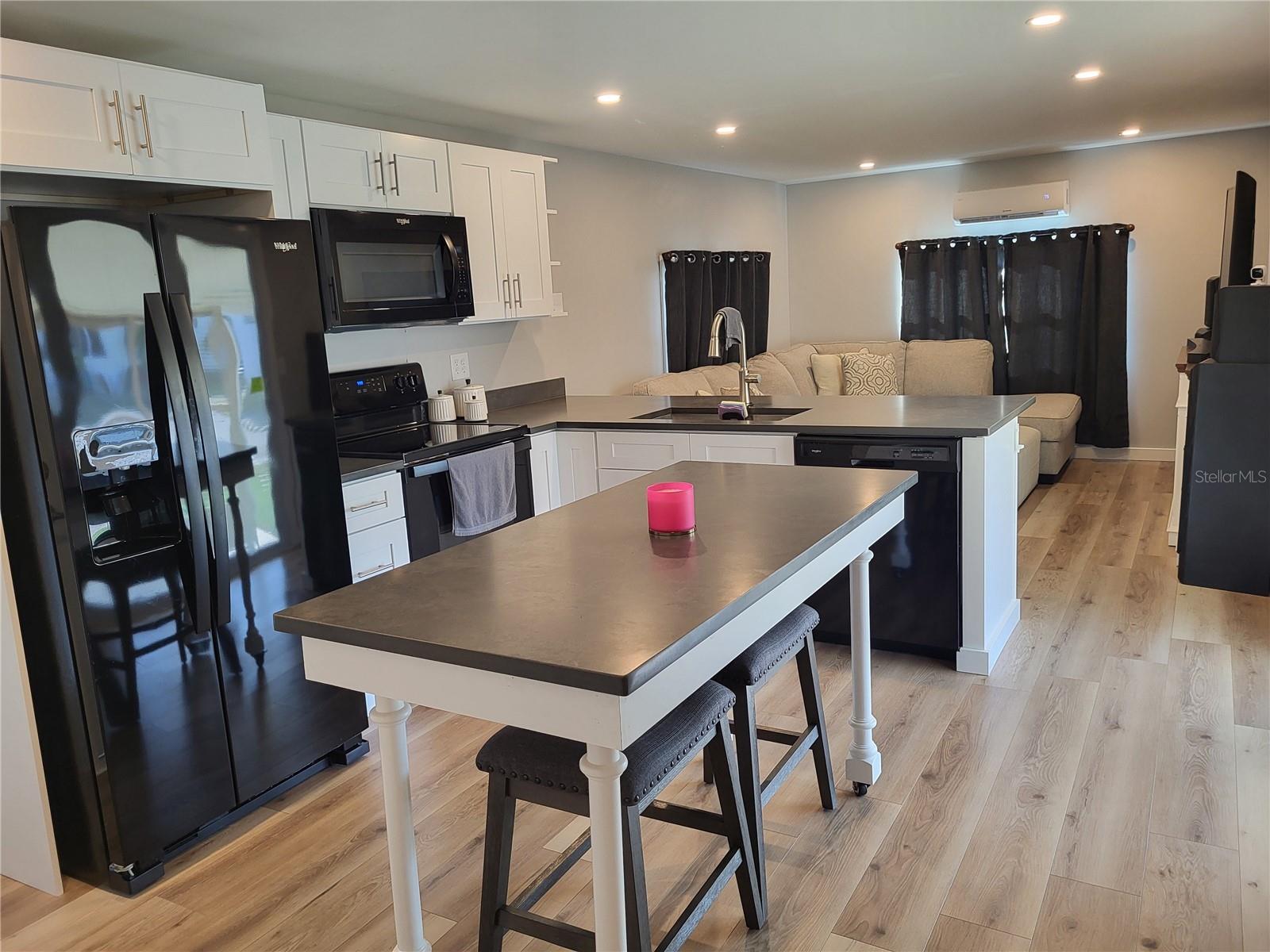 Image 15 of 37 For 6580 Seminole Boulevard 506