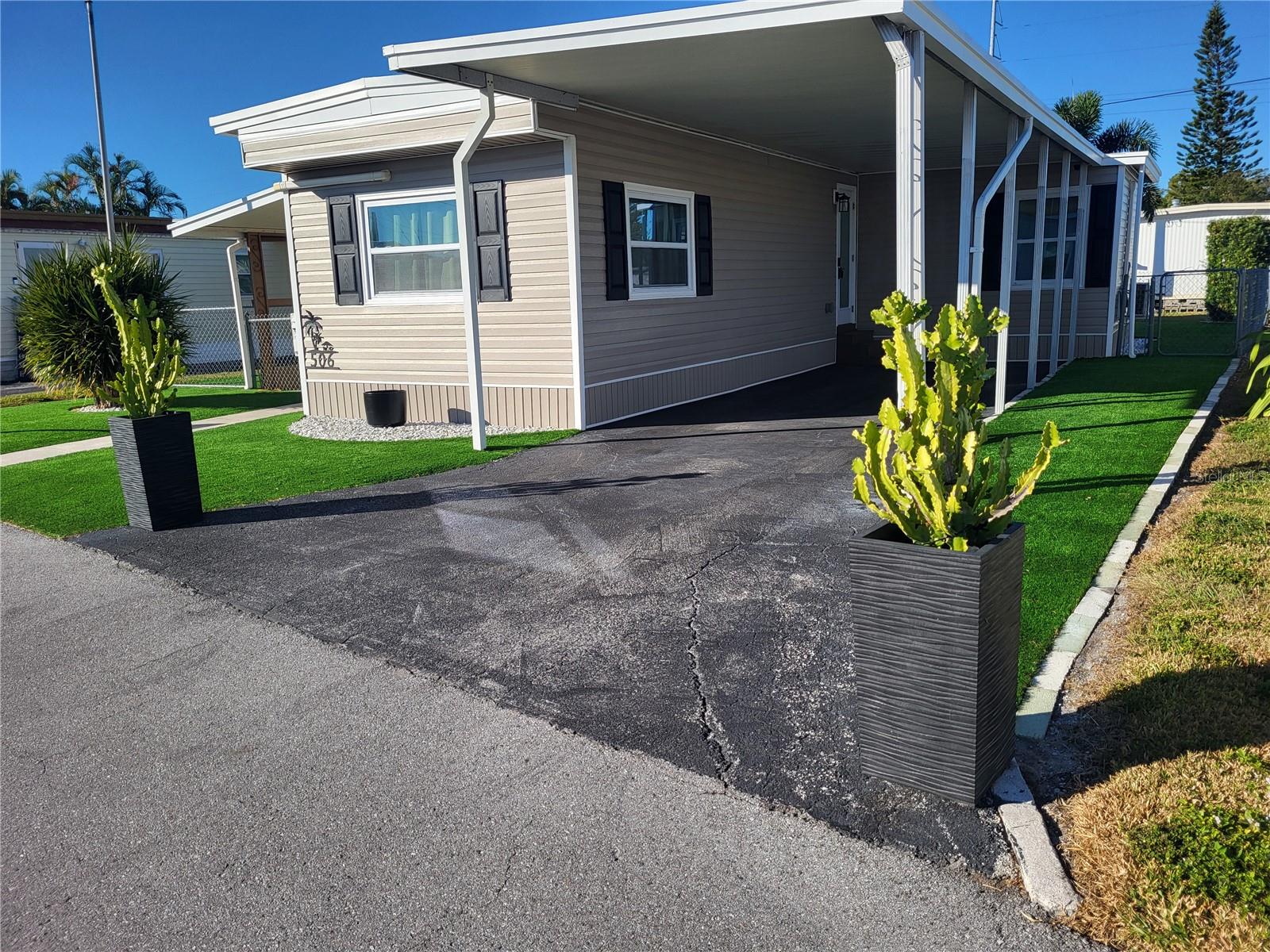 Image 2 of 37 For 6580 Seminole Boulevard 506