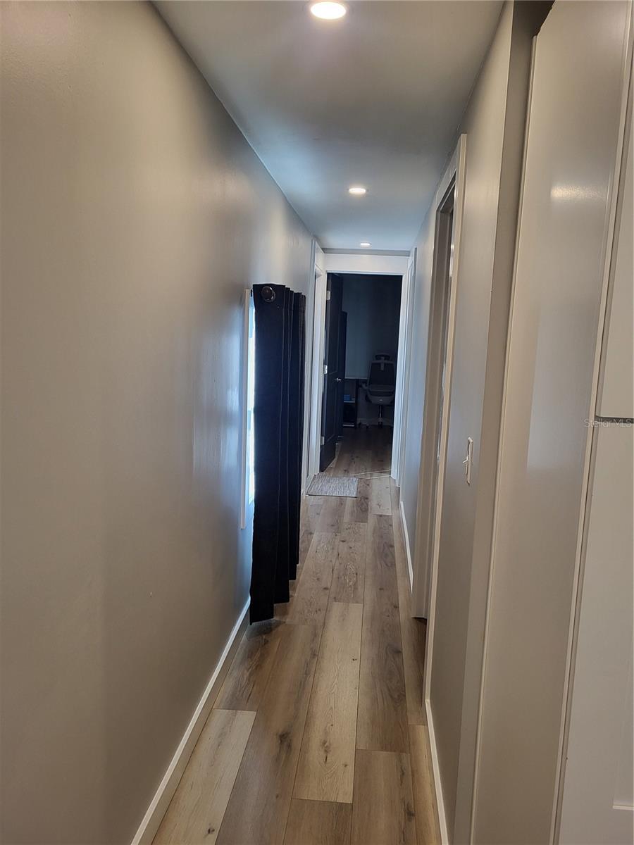 Image 21 of 37 For 6580 Seminole Boulevard 506