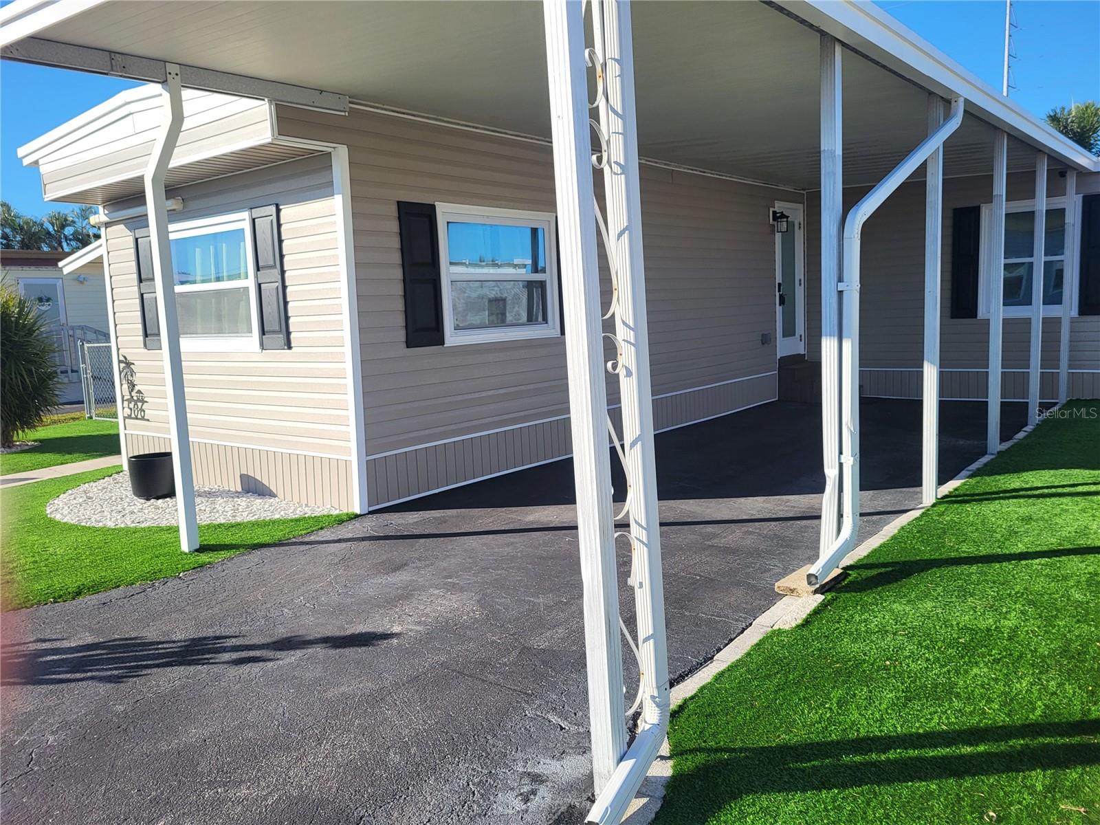 Image 4 of 37 For 6580 Seminole Boulevard 506