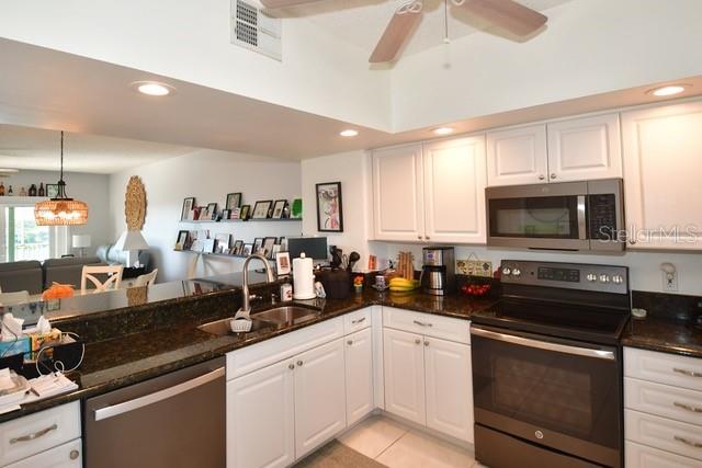 Image 18 of 47 For 6425 Shoreline Drive 10403