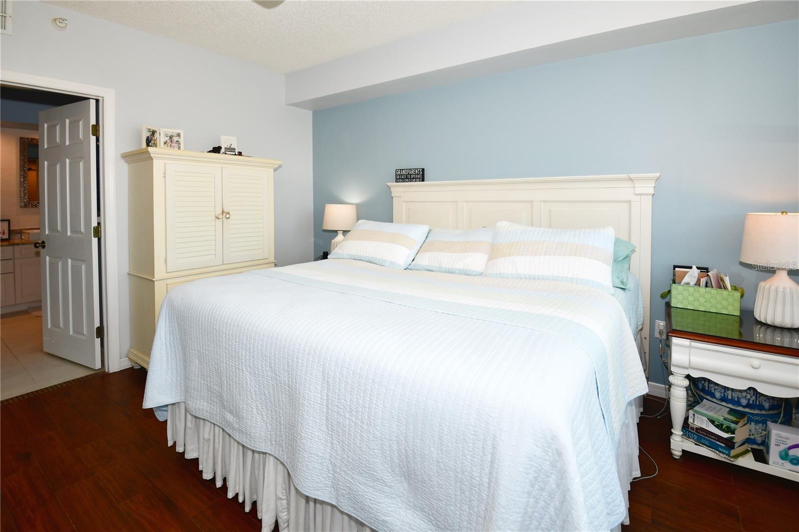 Image 24 of 47 For 6425 Shoreline Drive 10403