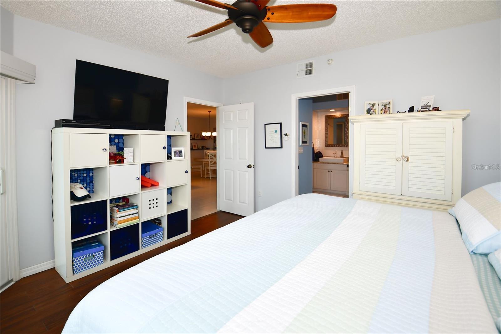 Image 25 of 47 For 6425 Shoreline Drive 10403